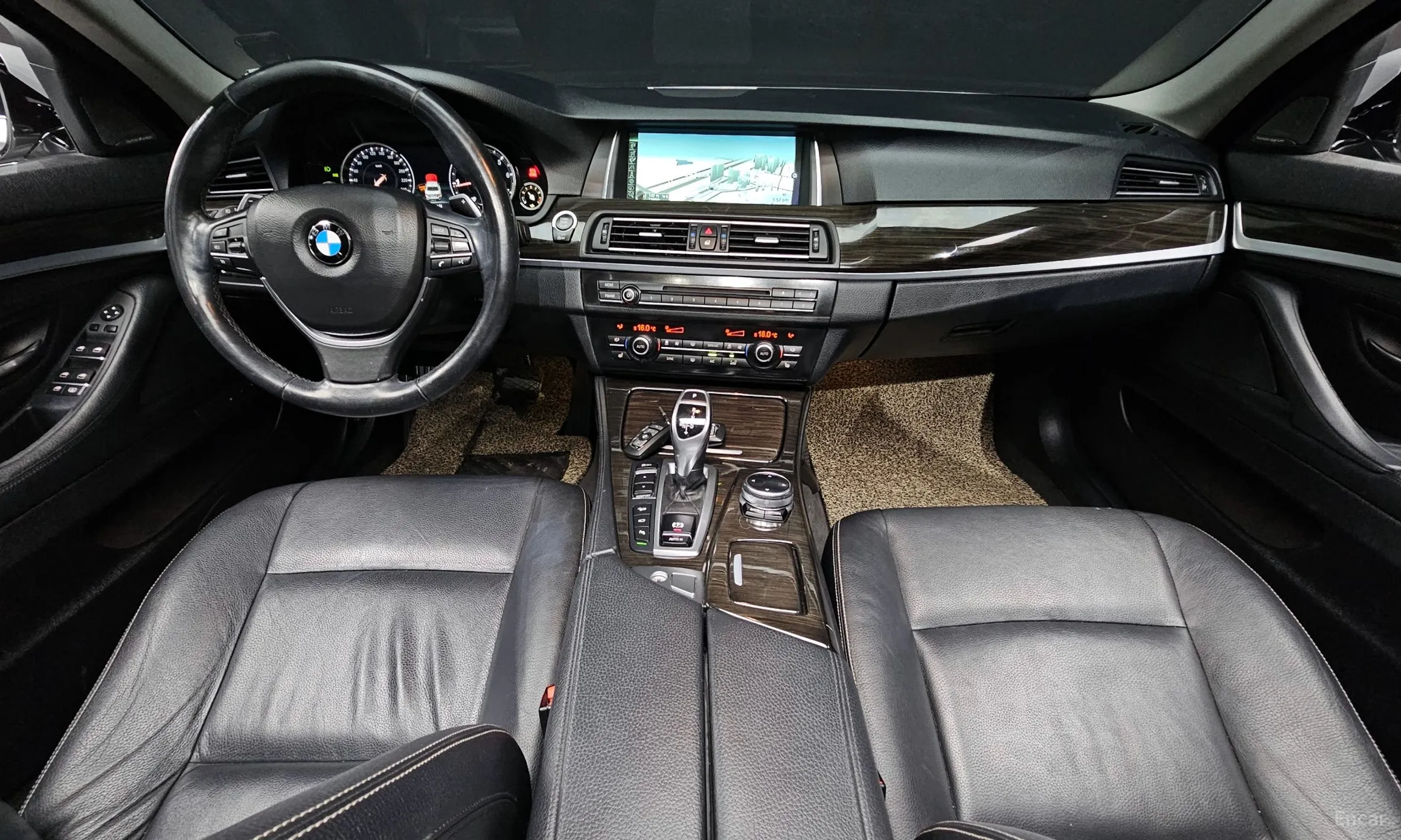 BMW 5 Series (F10) превью 7