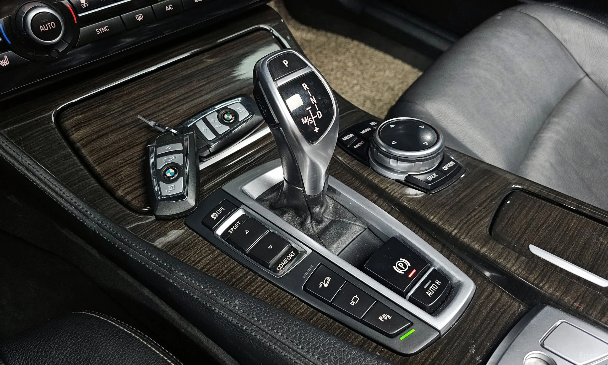 BMW 5 Series (F10) превью 9