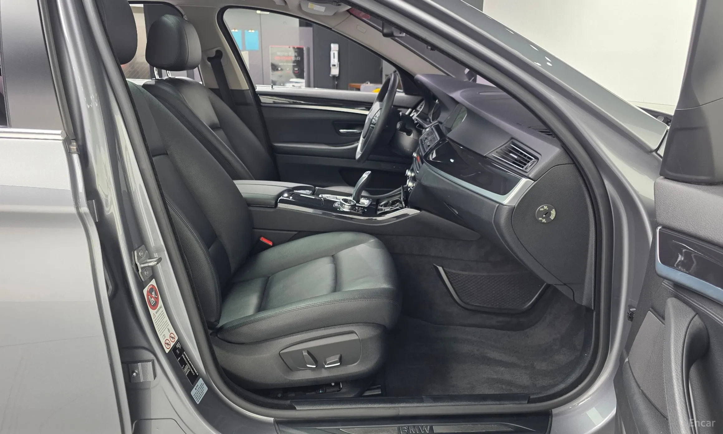 BMW 5 Series (F10) превью 11