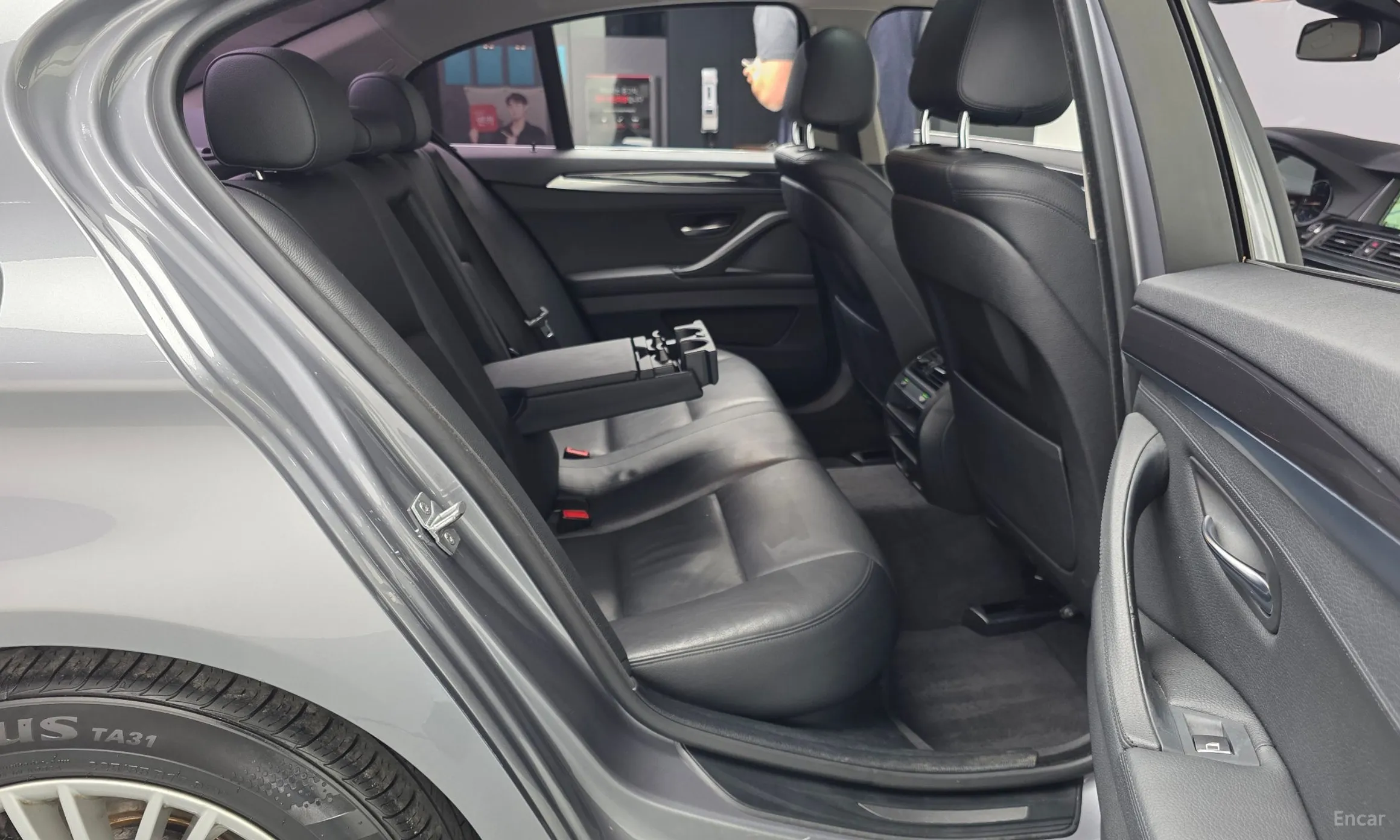 BMW 5 Series (F10) превью 12