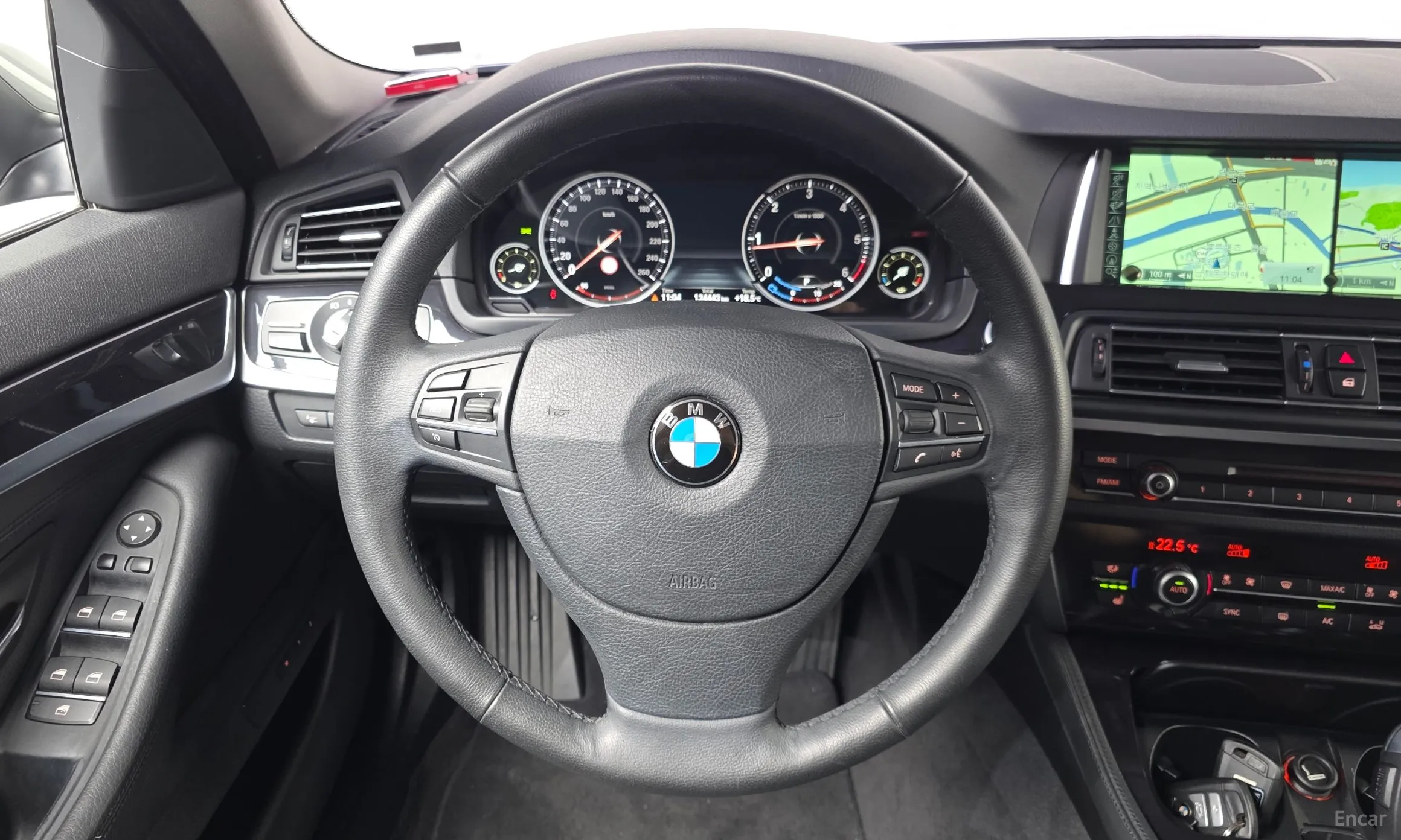 BMW 5 Series (F10) превью 14
