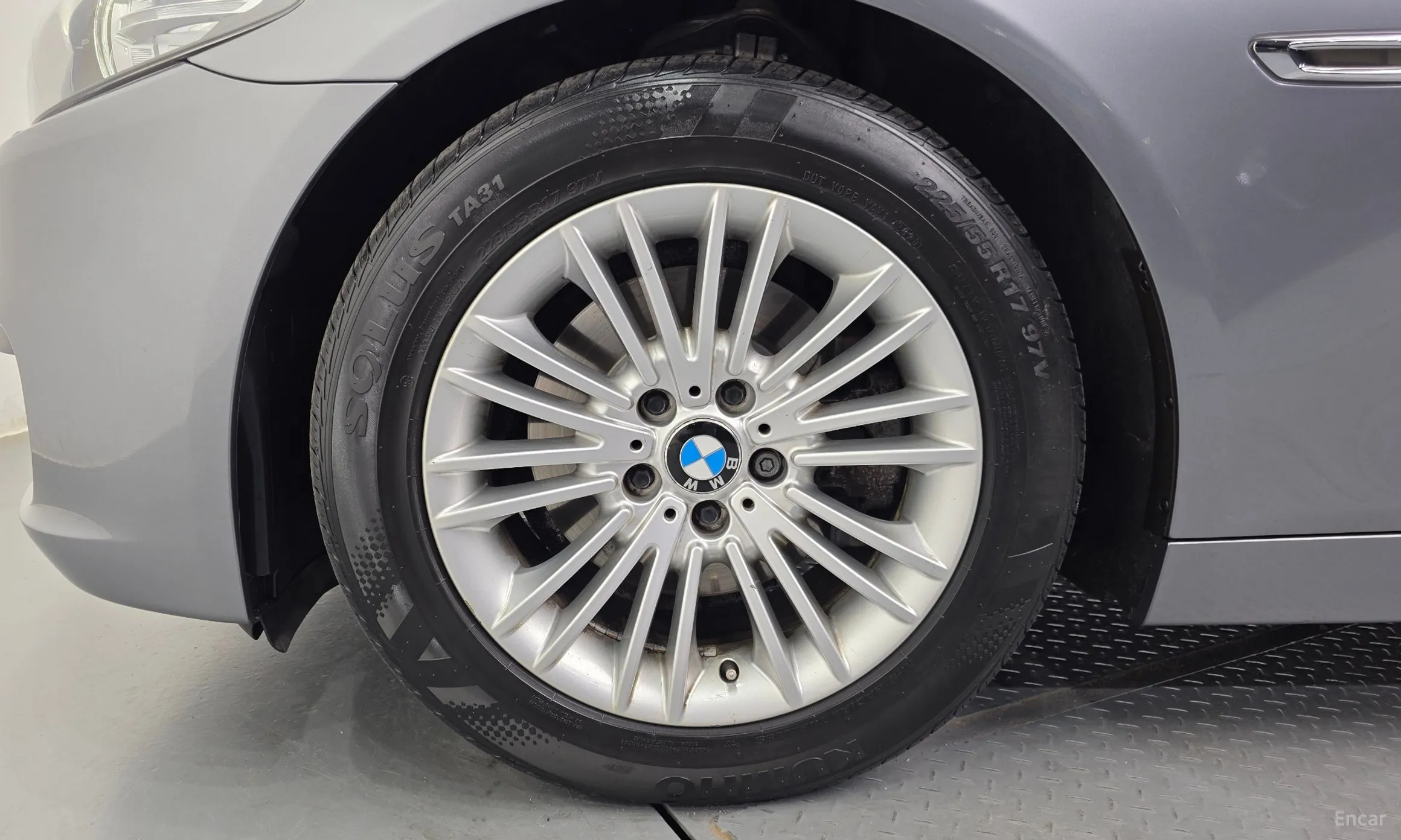 BMW 5 Series (F10) превью 5