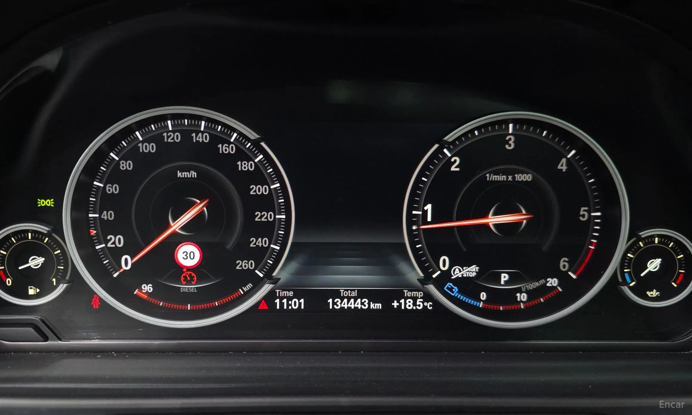 BMW 5 Series (F10) превью 8