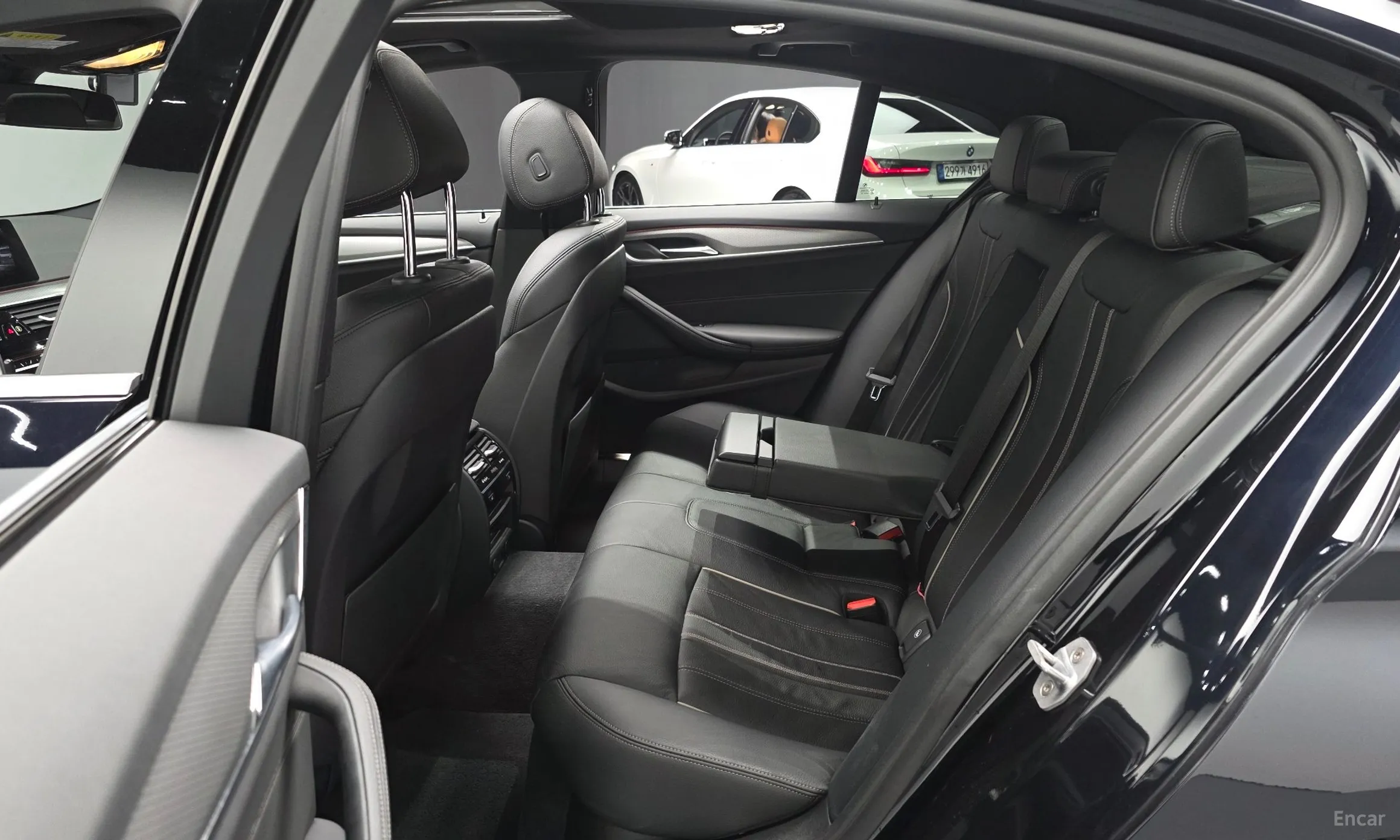 BMW 5 Series (G30) превью 11