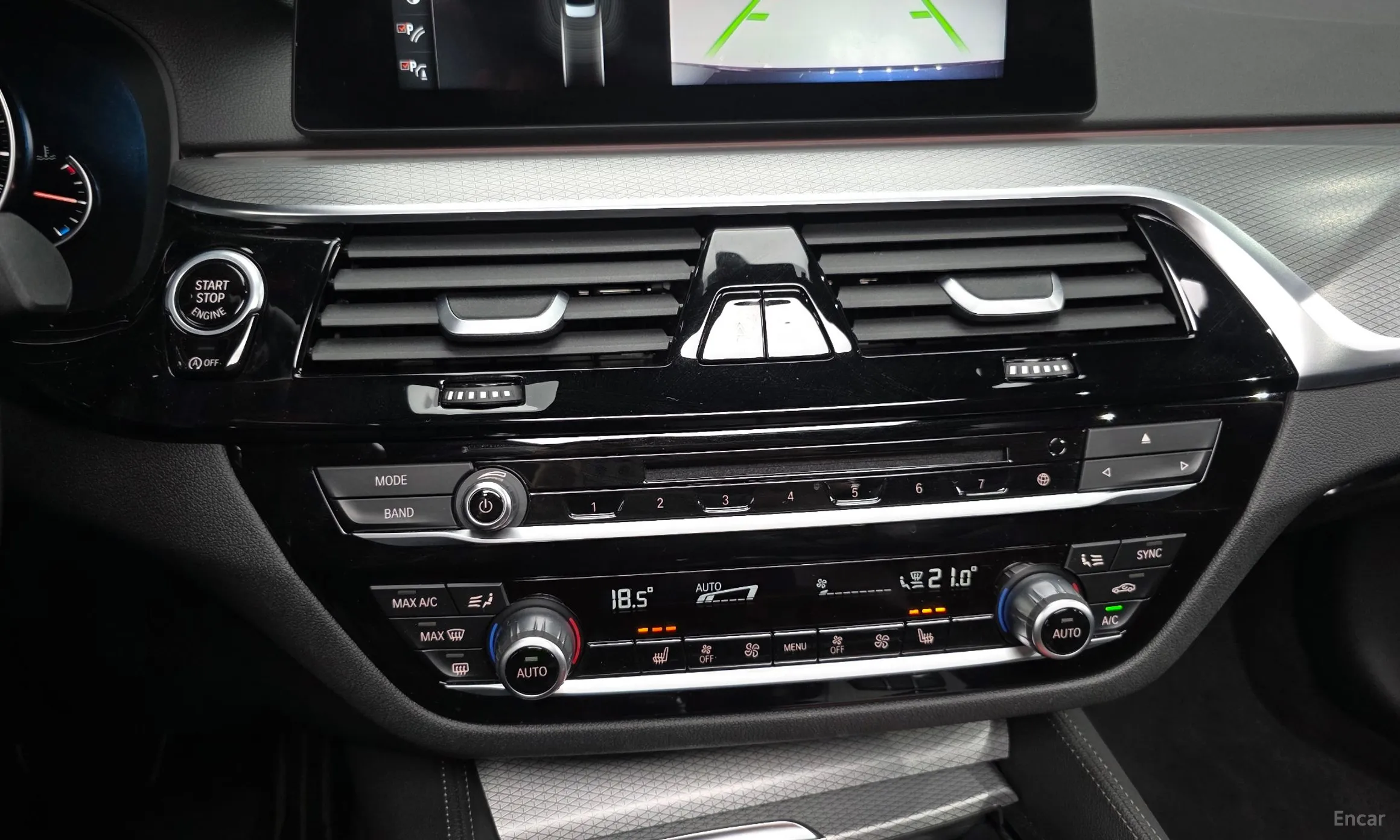 BMW 5 Series (G30) превью 17