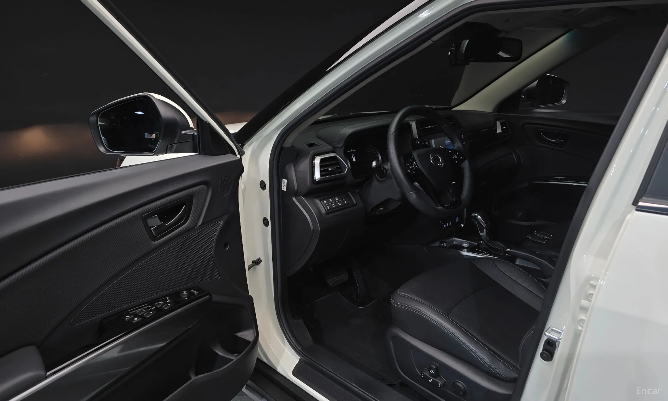 KG Mobility (SsangYong) Tivoli превью 10