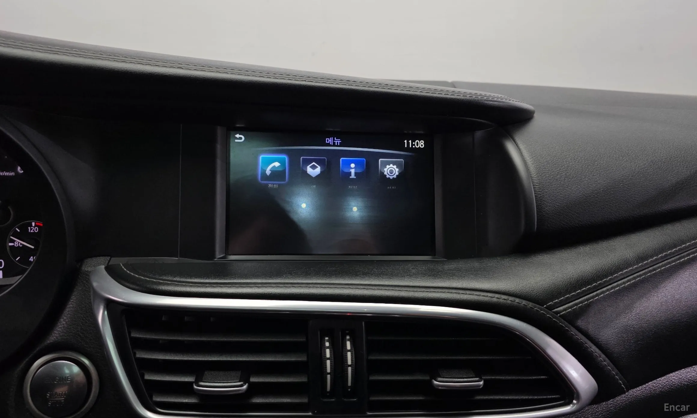 Infiniti Q30 превью 14
