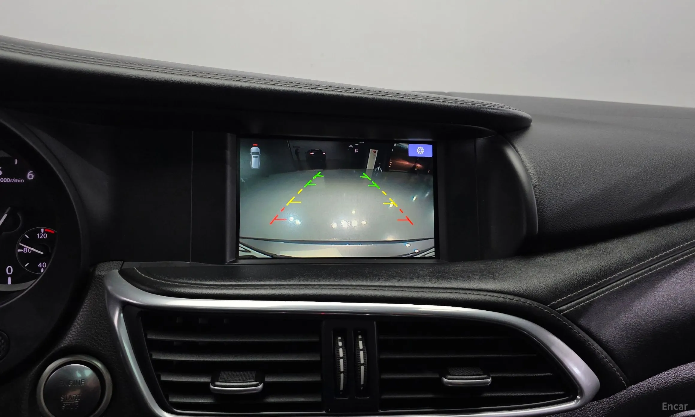 Infiniti Q30 превью 15