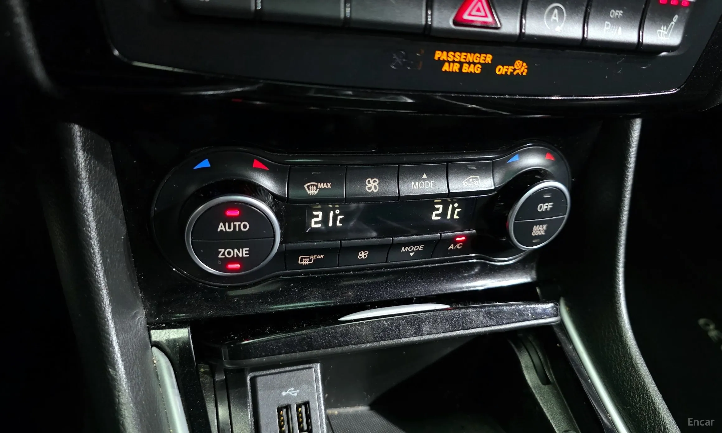Infiniti Q30 превью 18