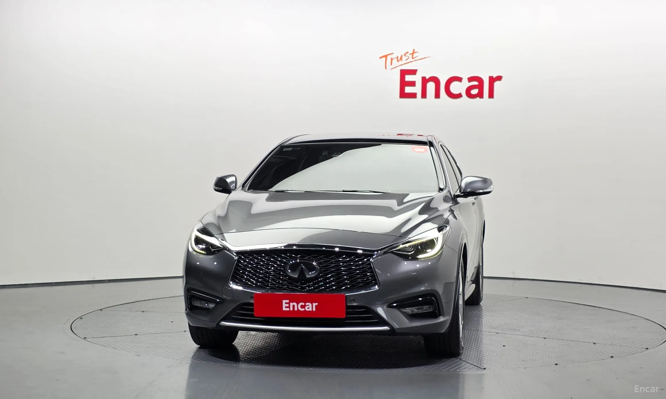 Infiniti Q30 превью 3