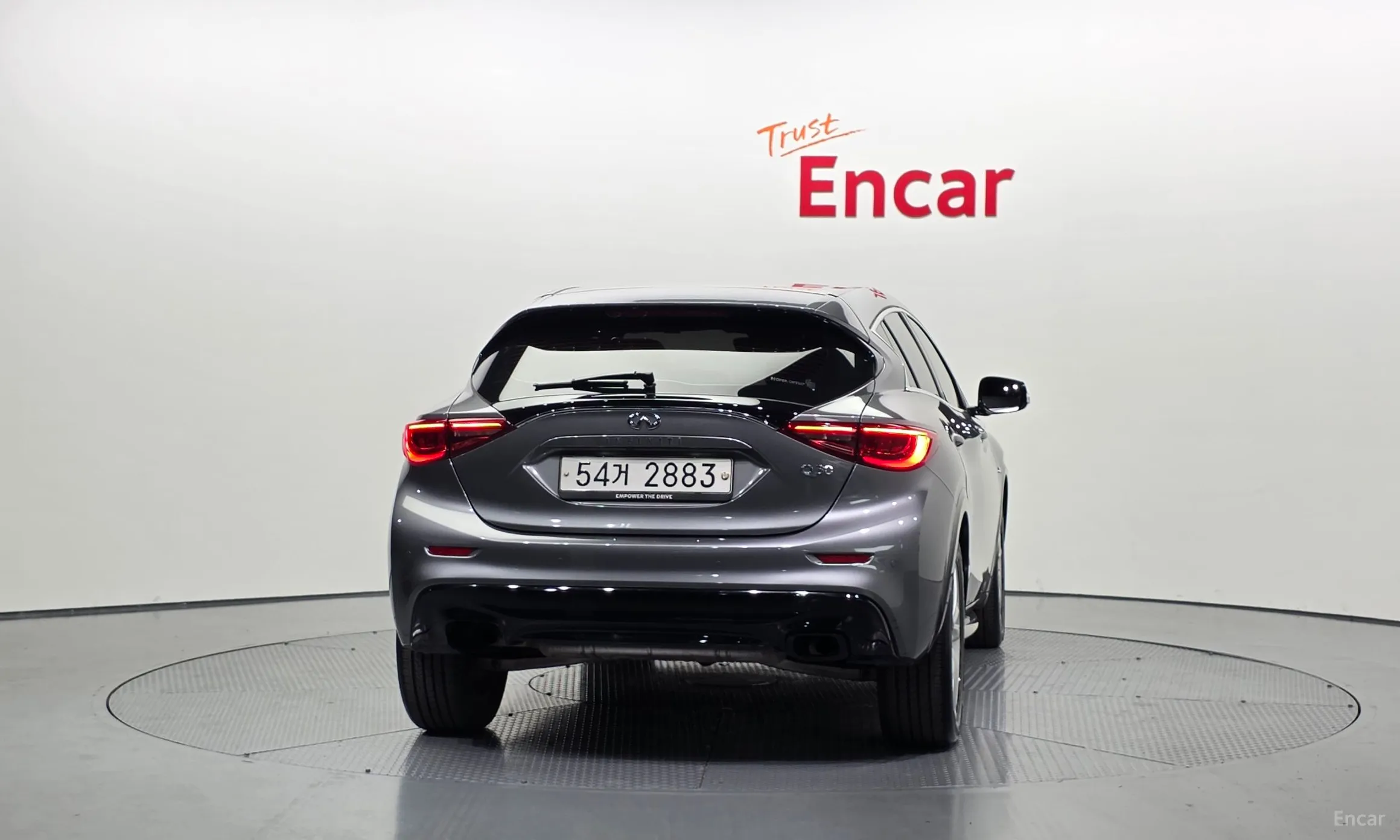 Infiniti Q30 превью 4