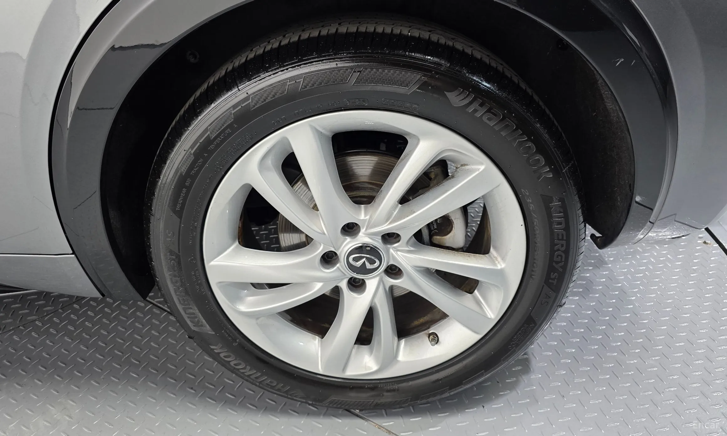 Infiniti Q30 превью 5