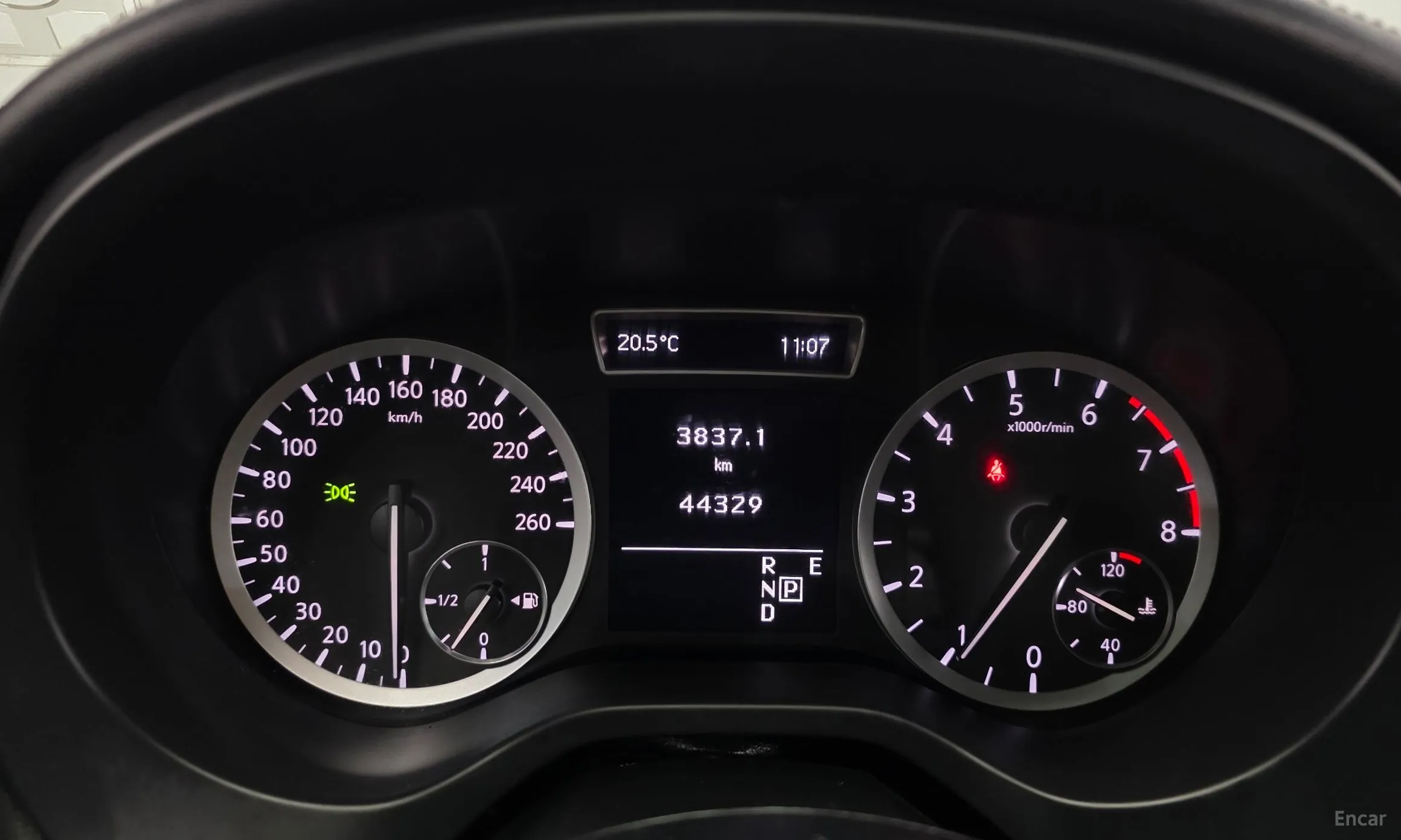 Infiniti Q30 превью 8