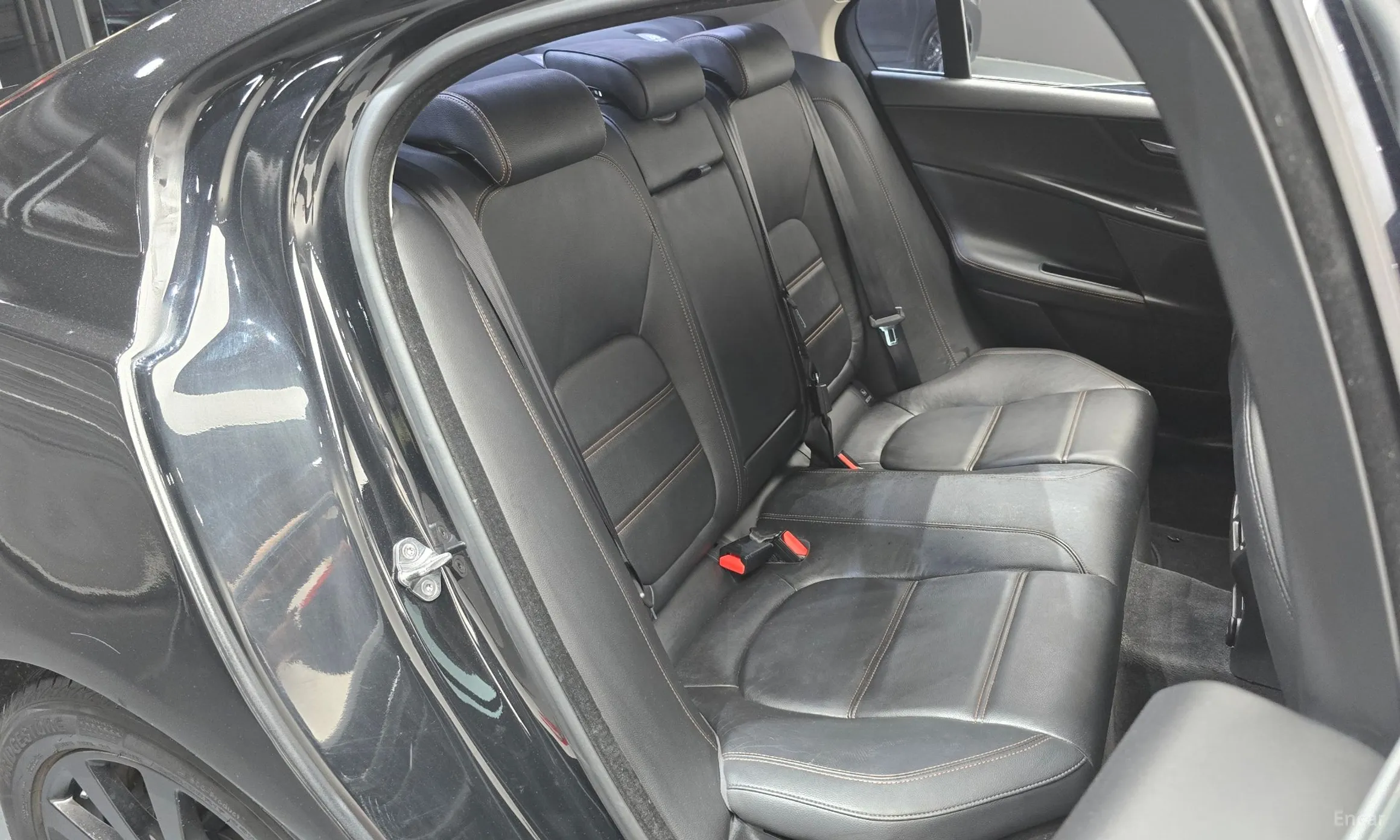 Jaguar XE превью 12