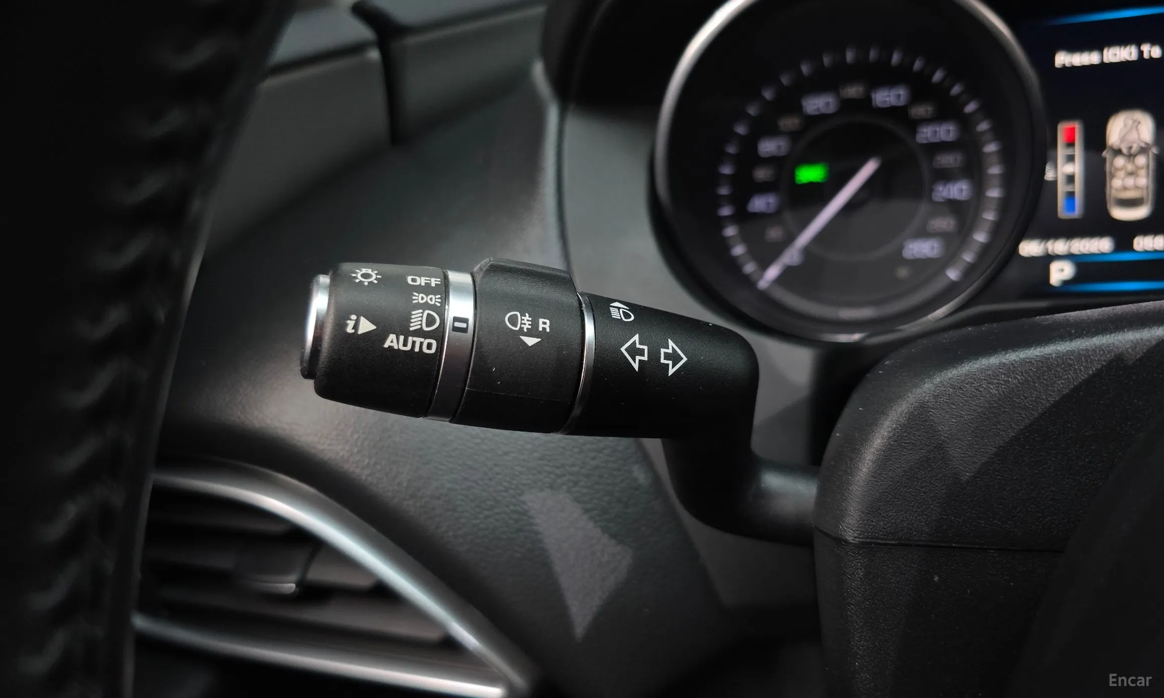 Jaguar XE превью 17