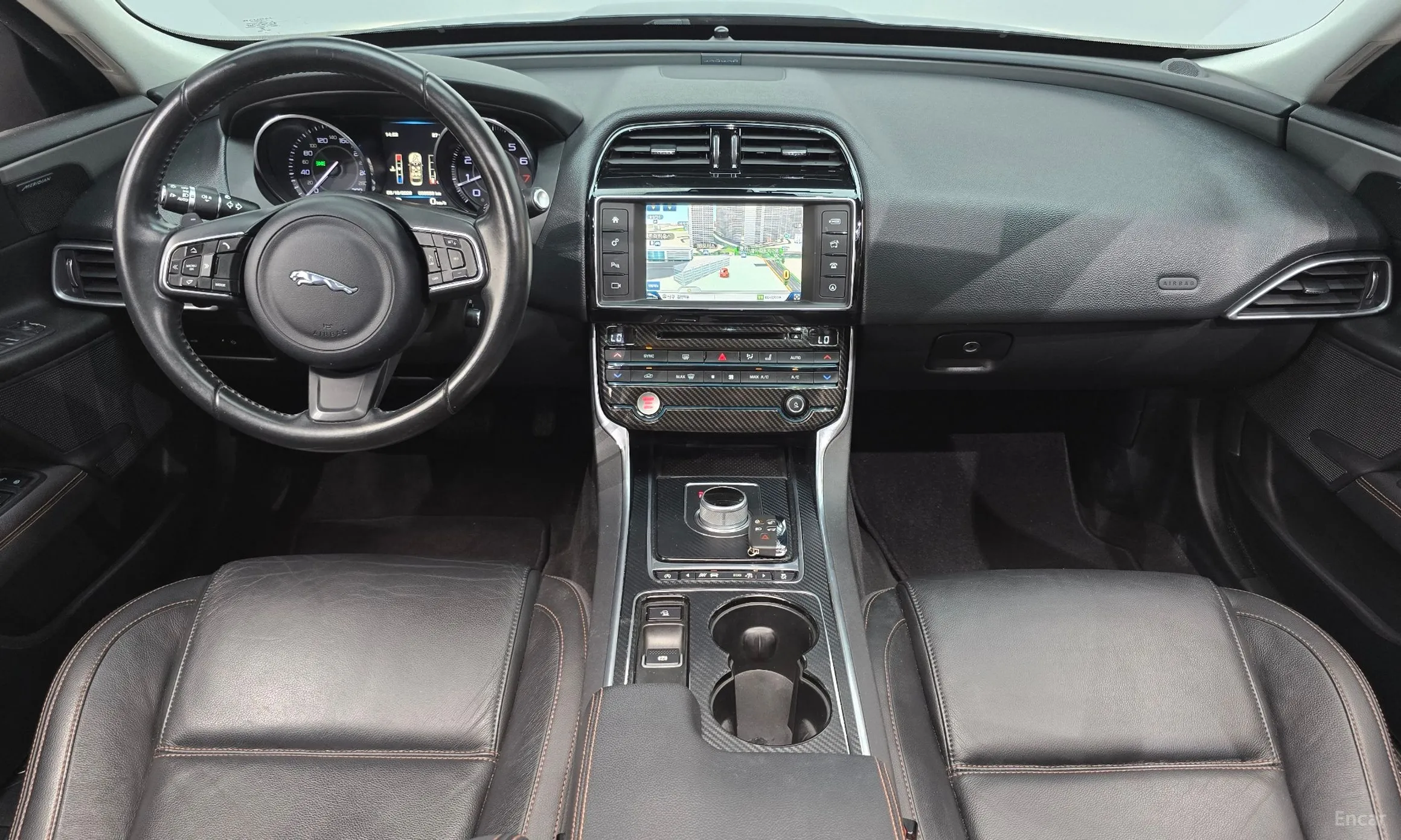Jaguar XE превью 7