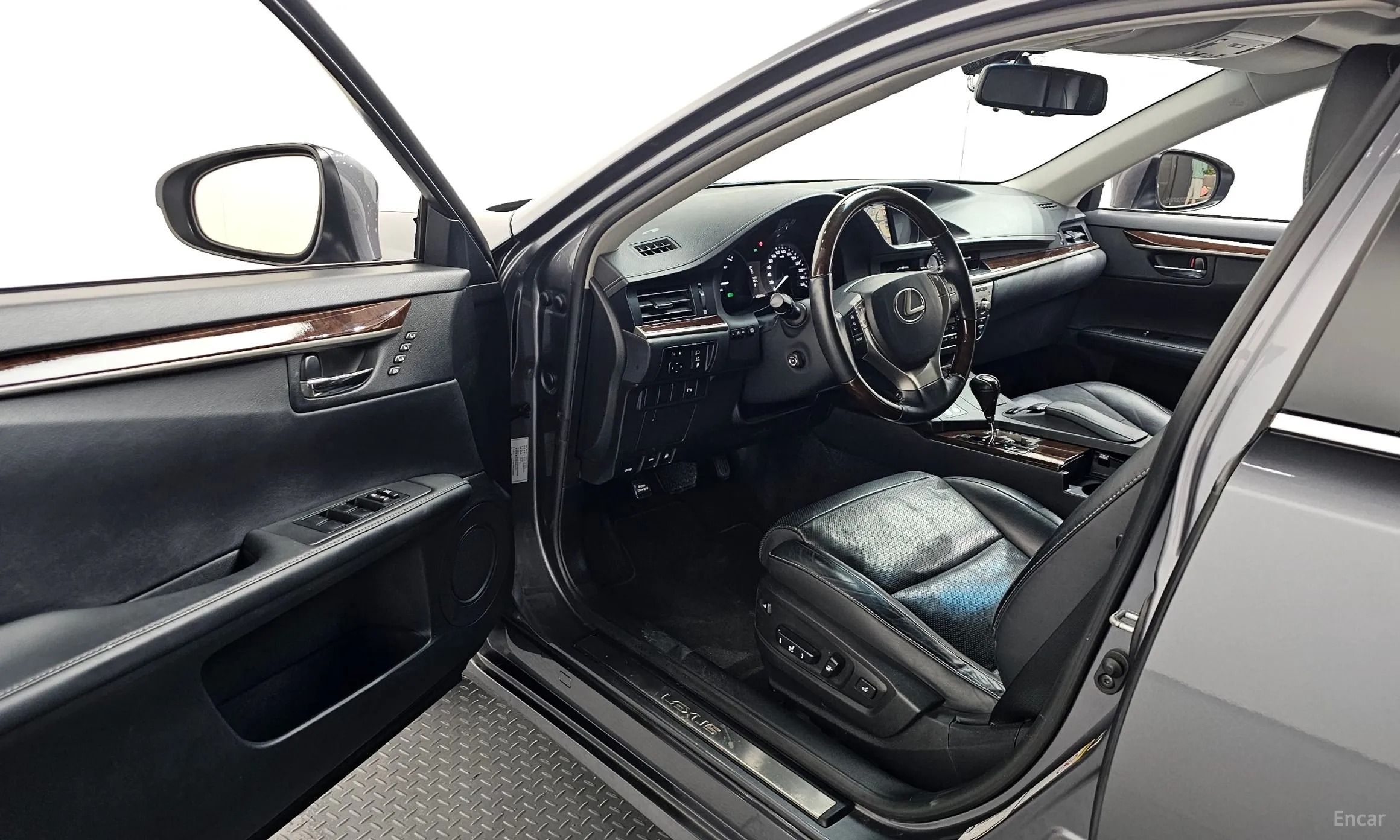 Lexus New ES300h превью 10