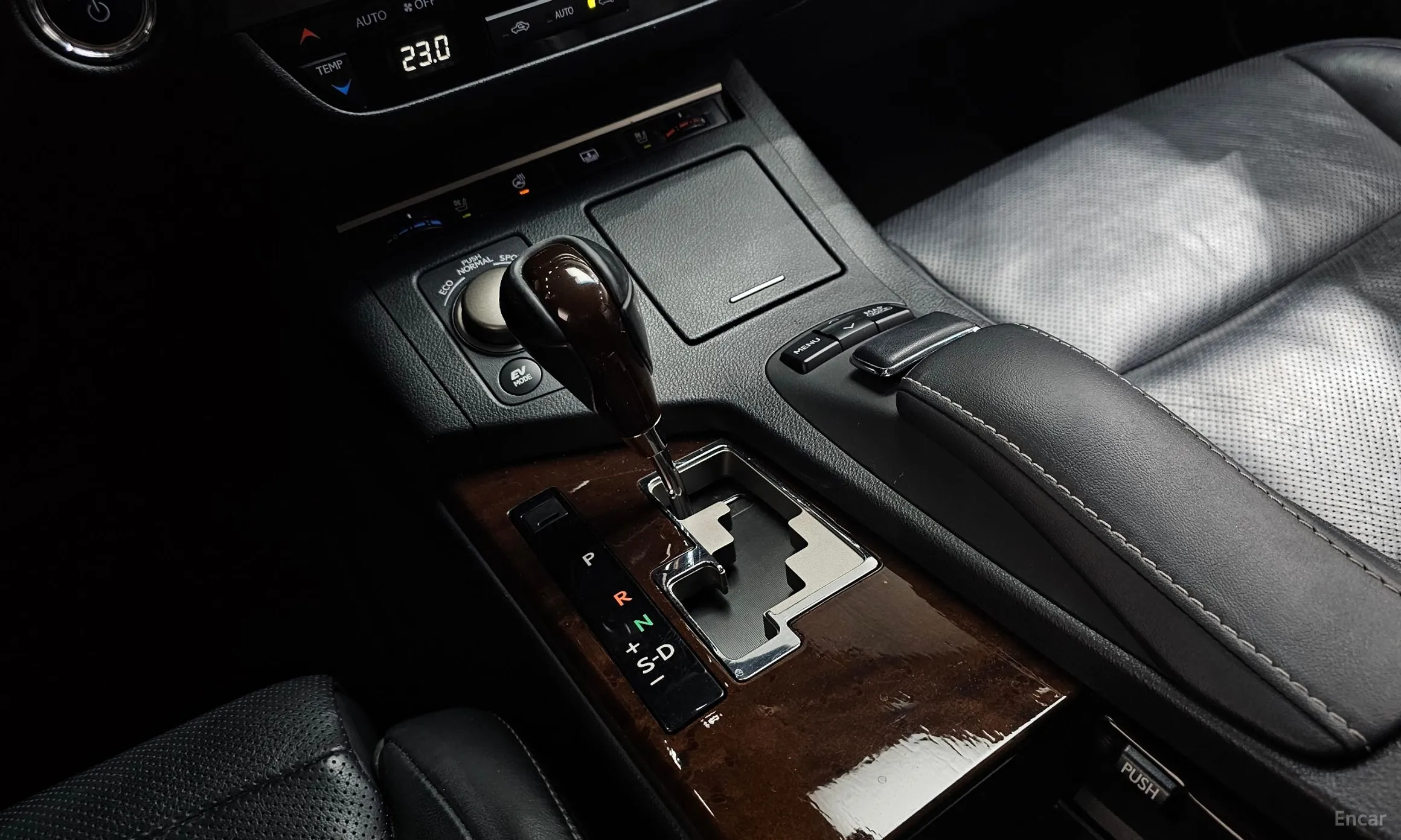 Lexus New ES300h превью 9