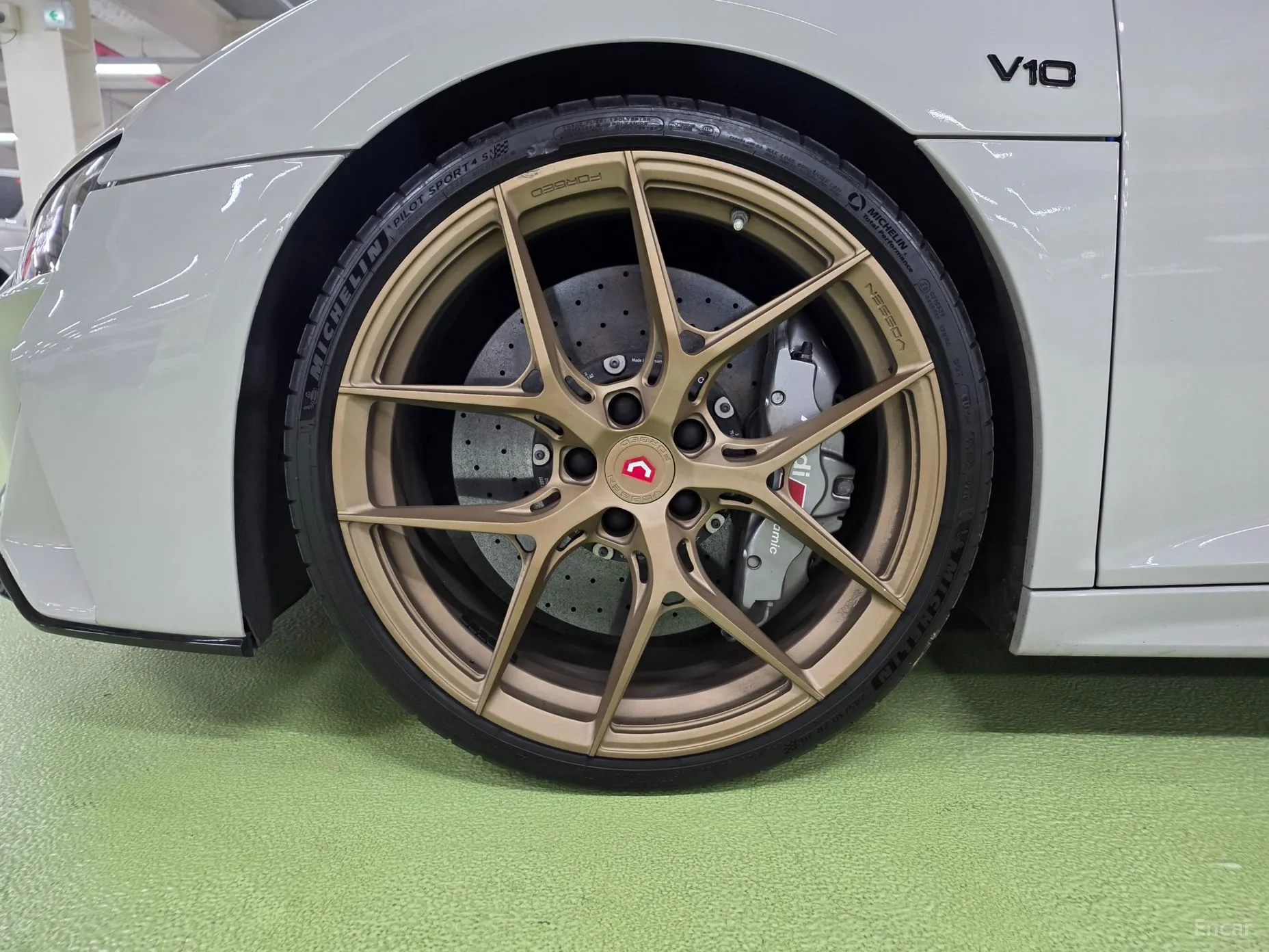 Audi R8 (4S) превью 14