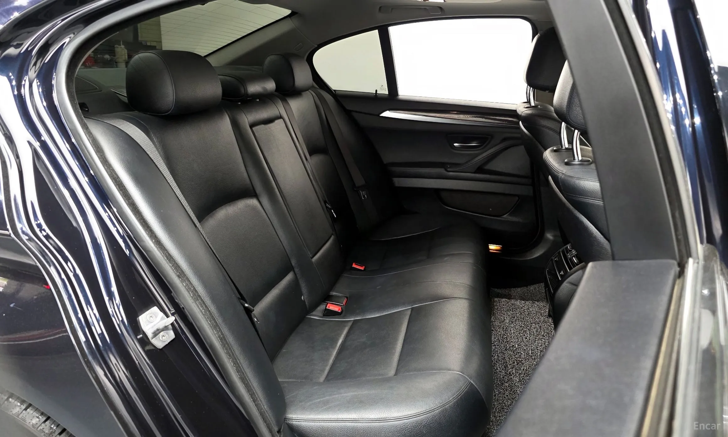 BMW 5 Series (F10) превью 11