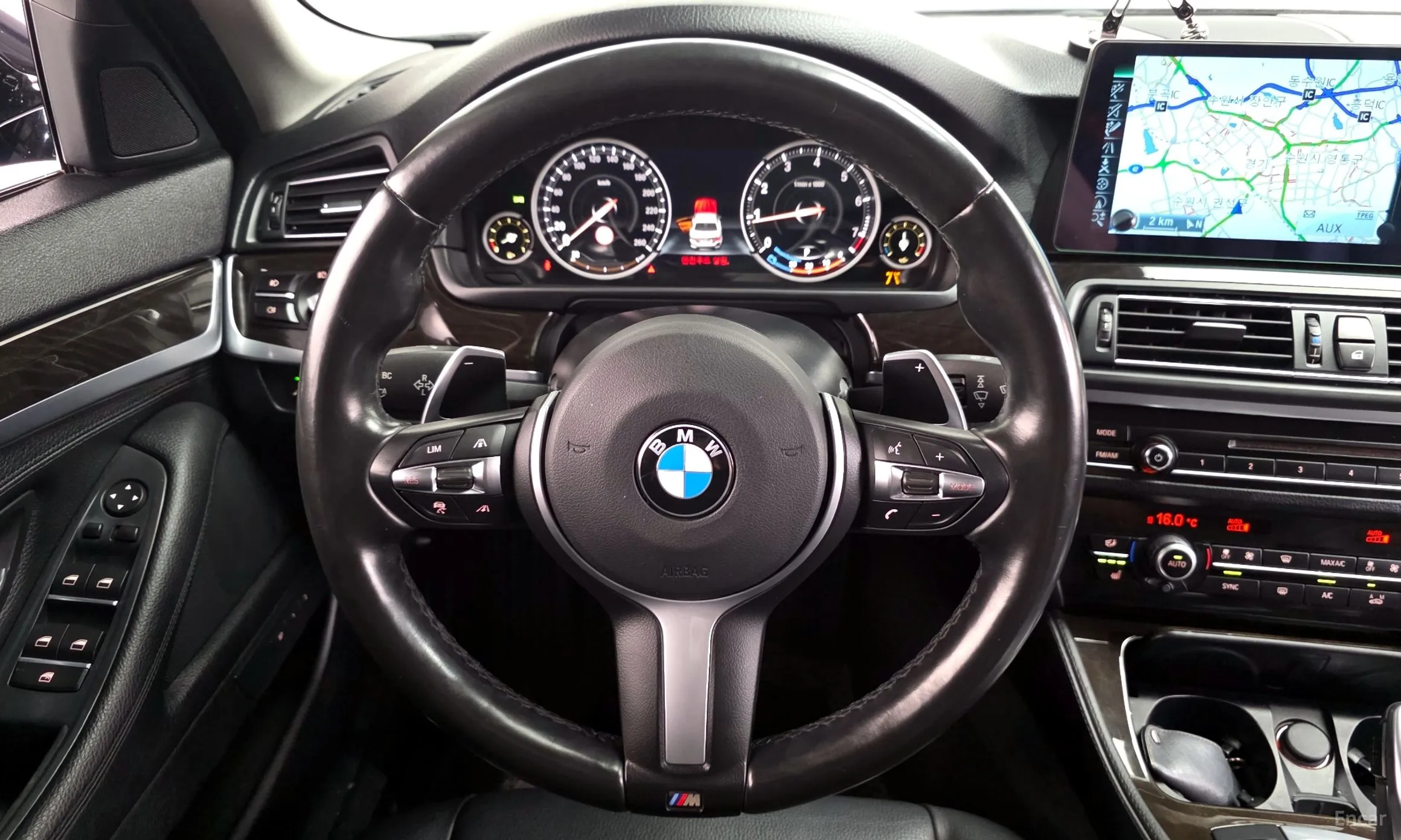 BMW 5 Series (F10) превью 13