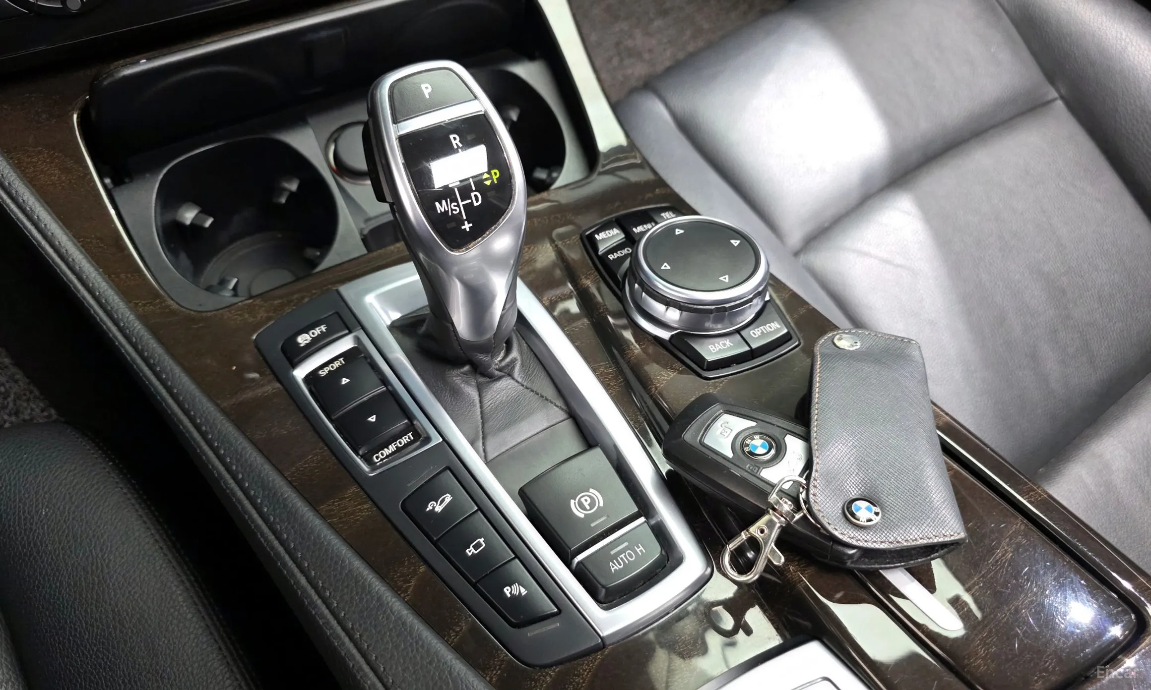 BMW 5 Series (F10) превью 9