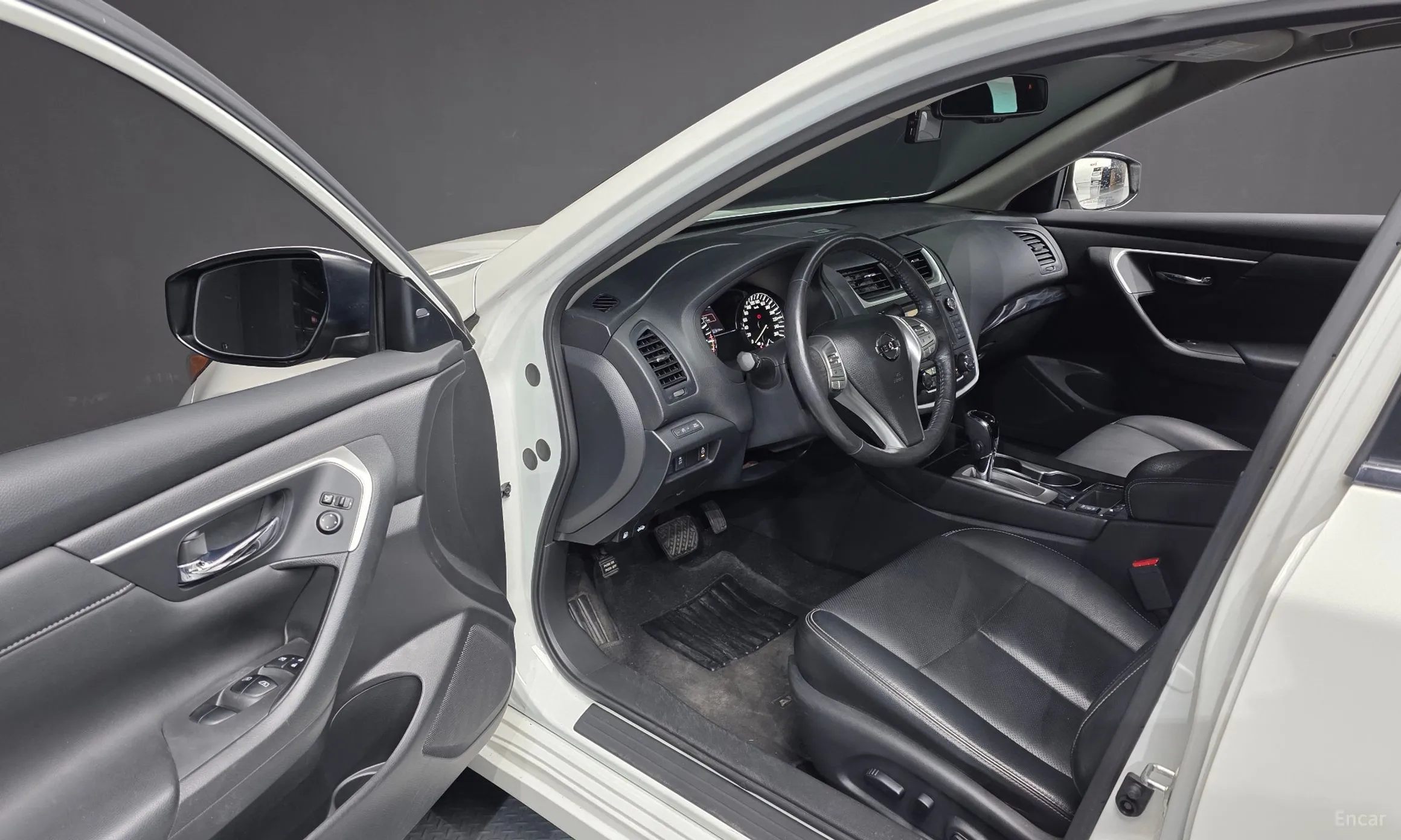Nissan Altima превью 10
