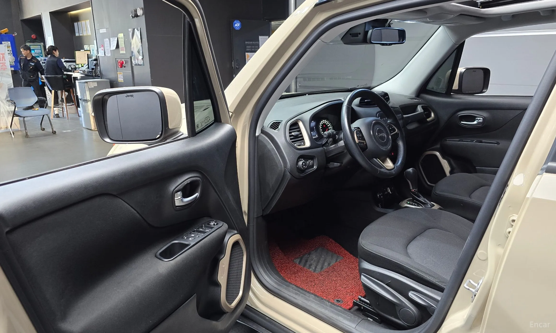 Jeep Renegade превью 10