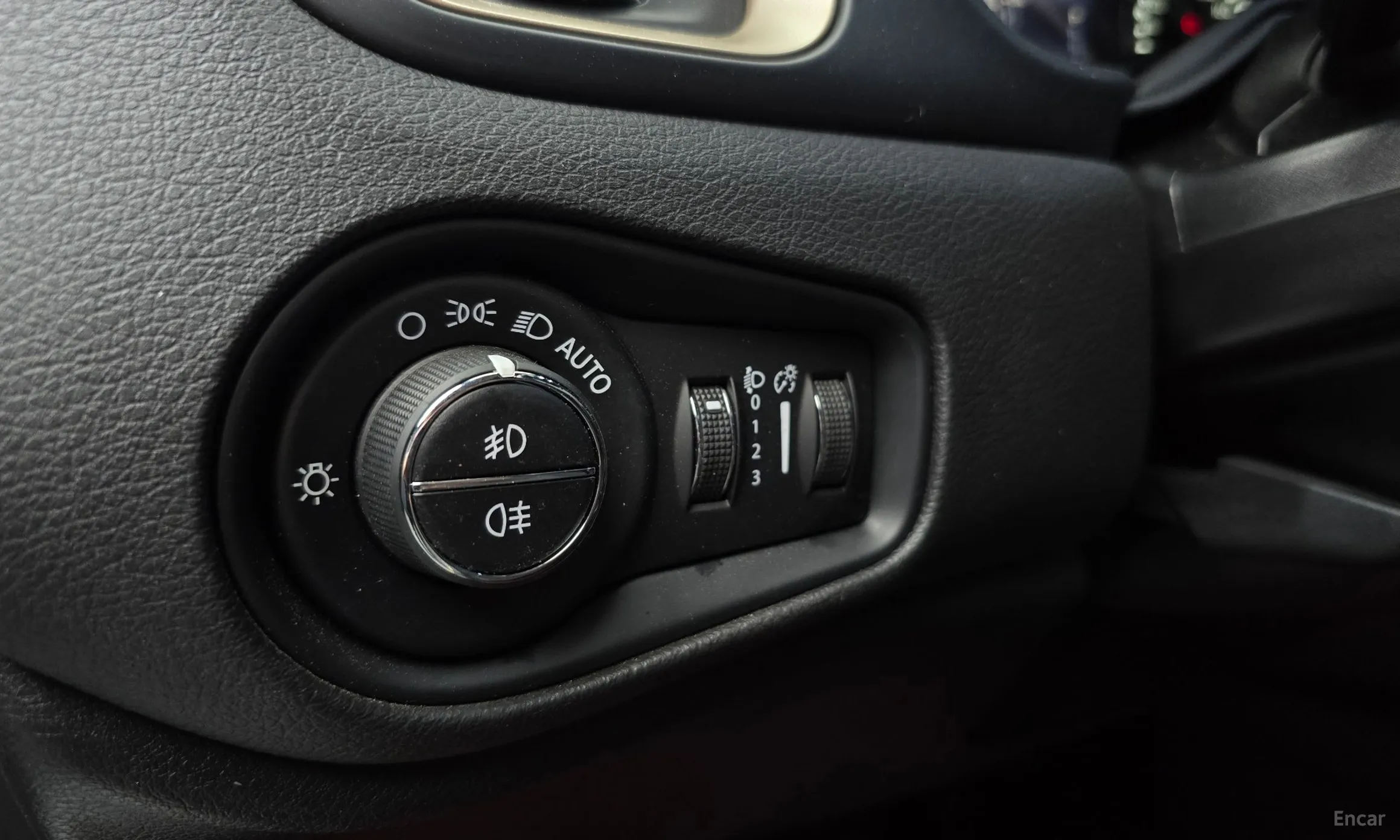 Jeep Renegade превью 18