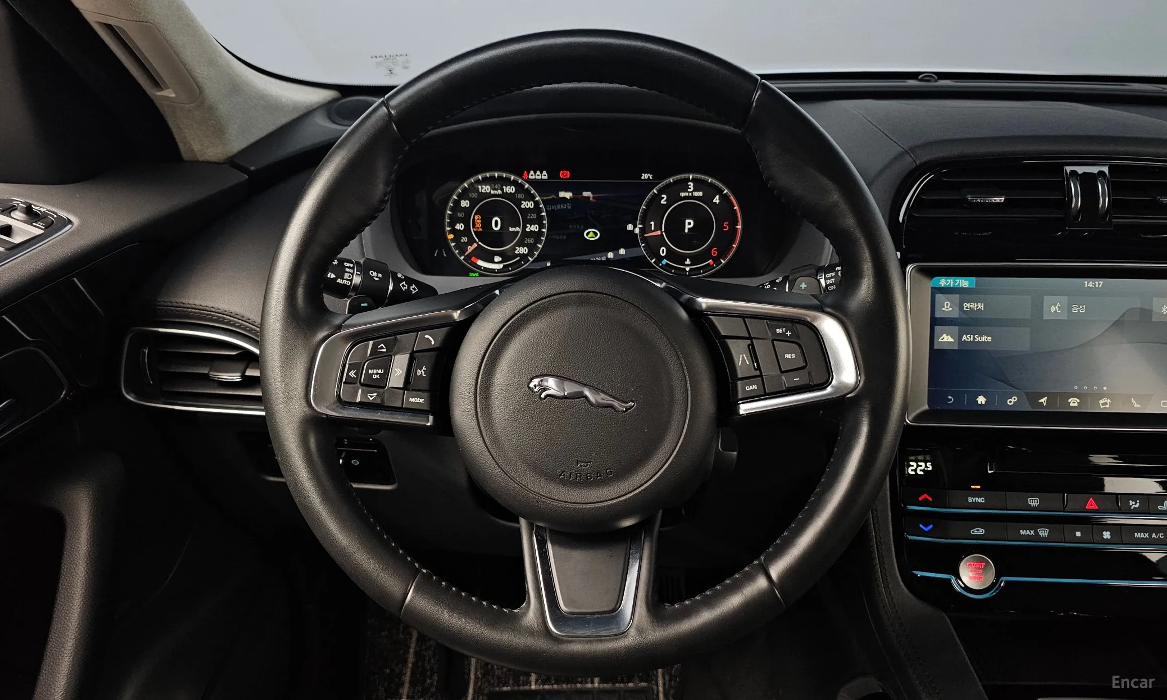 Jaguar F-PACE превью 13