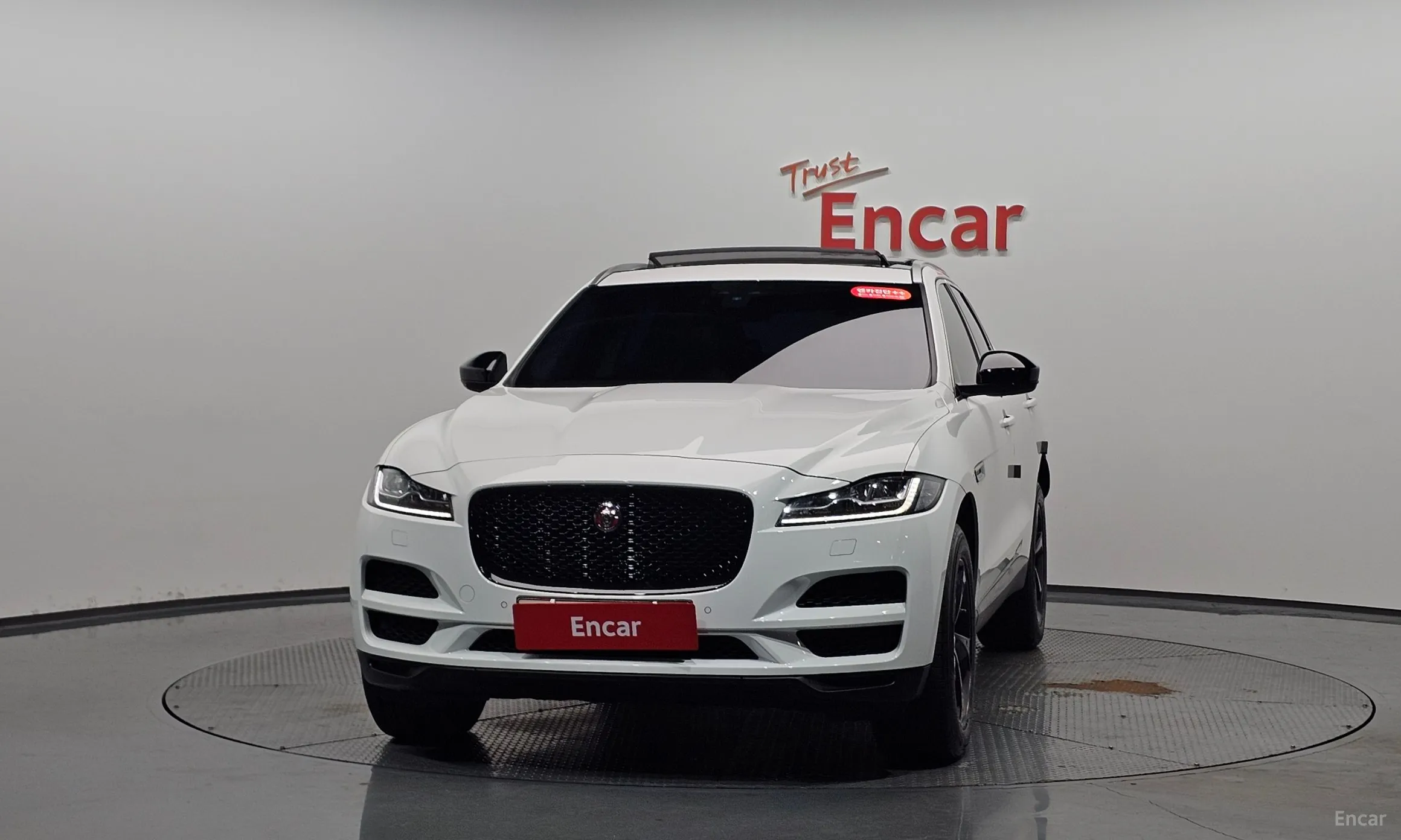 Jaguar F-PACE превью 3