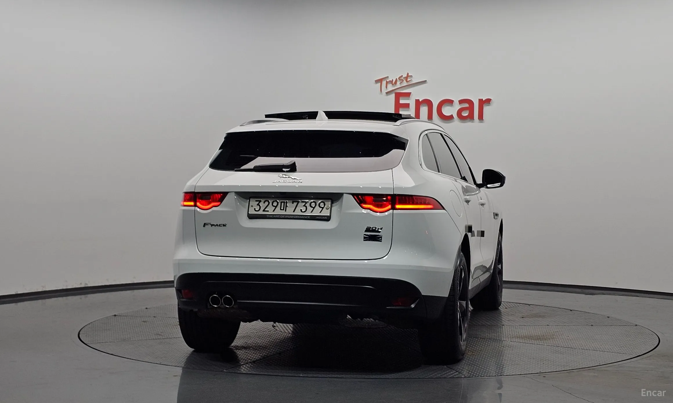 Jaguar F-PACE превью 4
