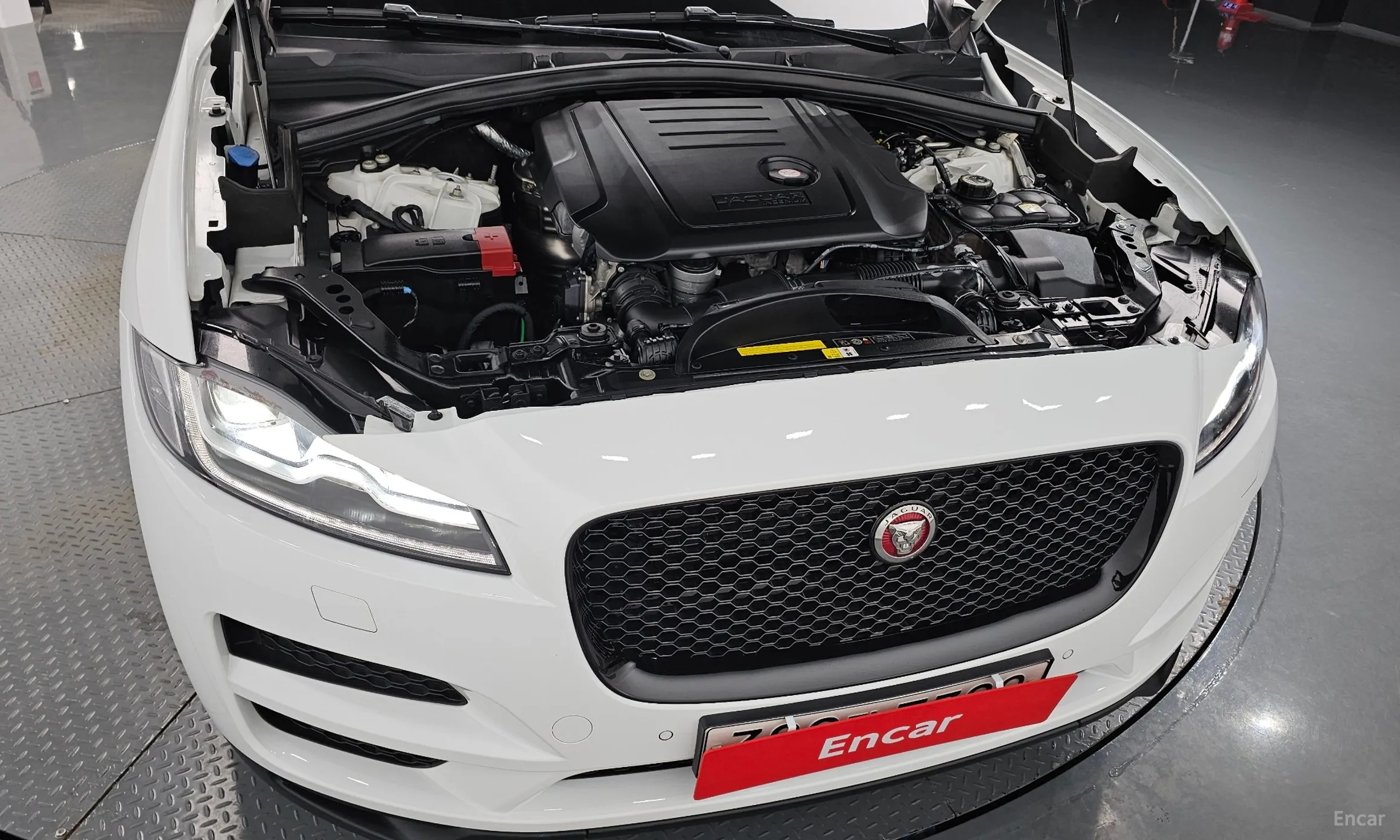 Jaguar F-PACE превью 6