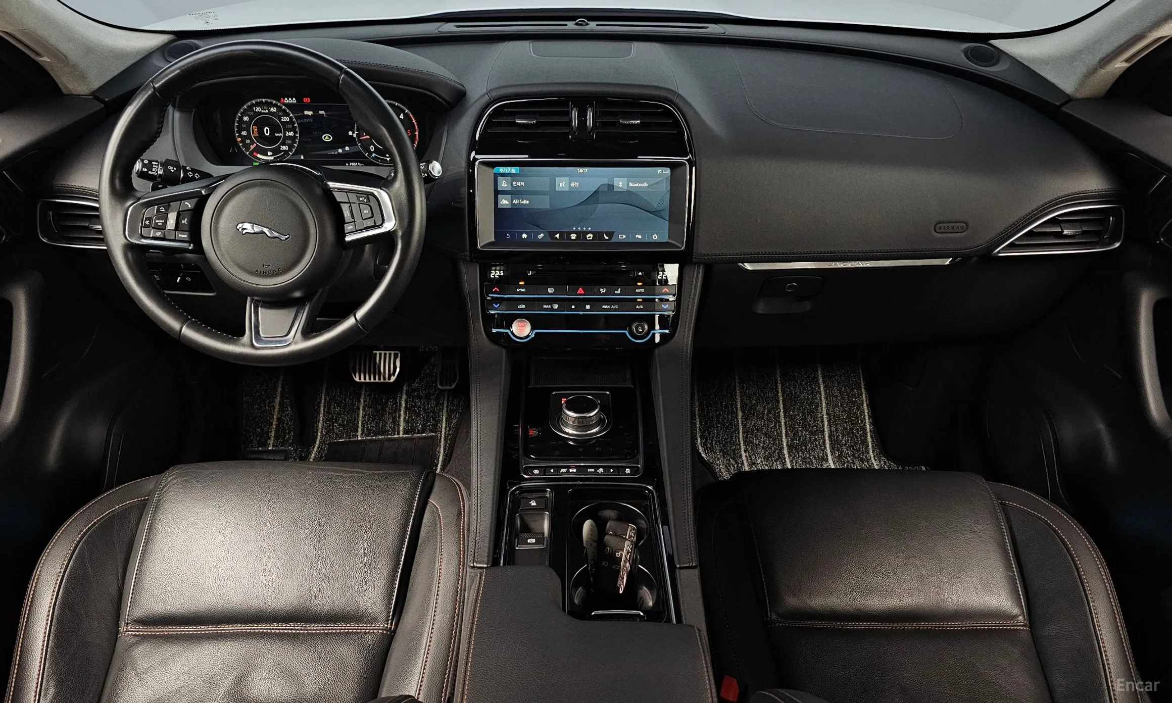 Jaguar F-PACE превью 7