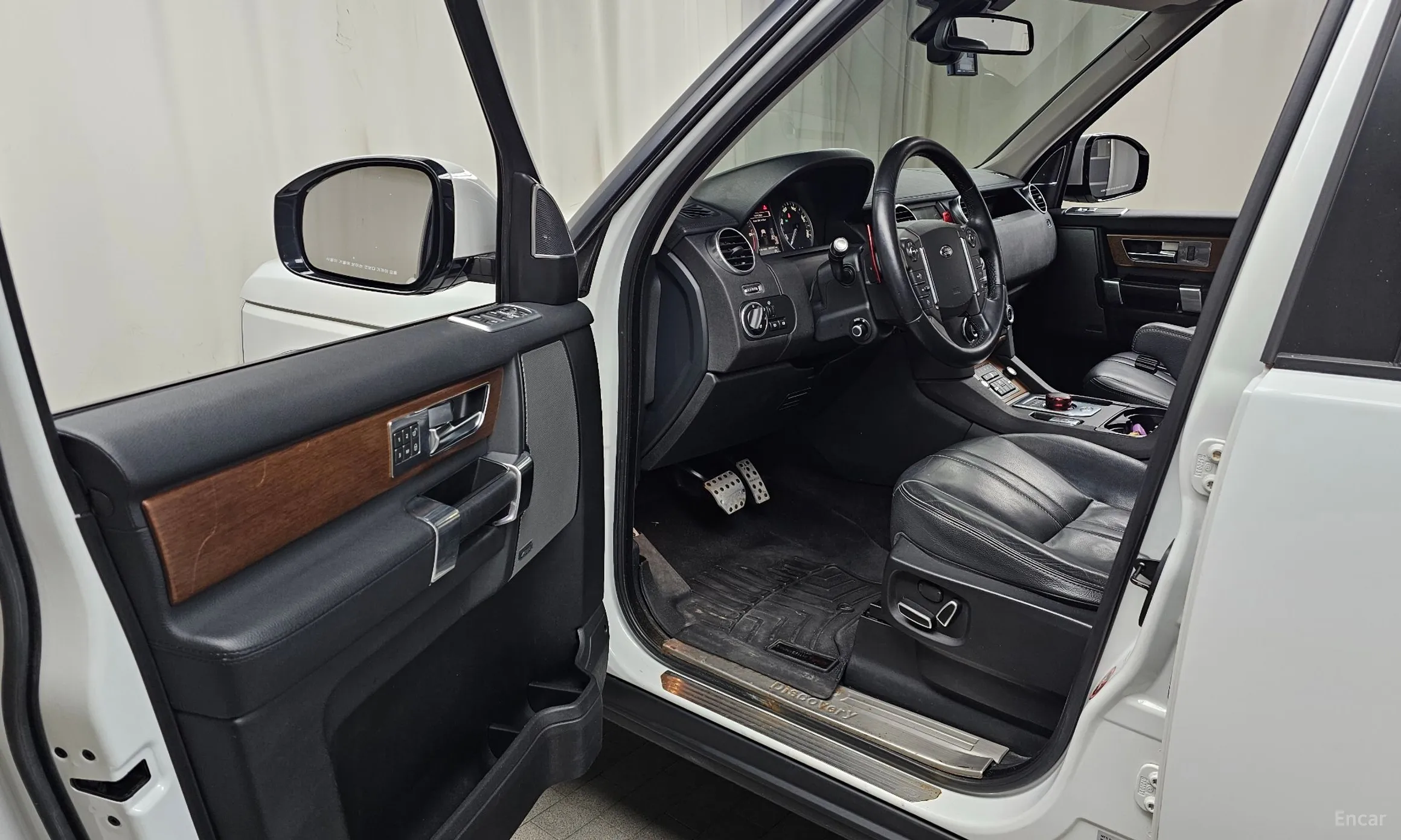 Land Rover Discovery 4 превью 10