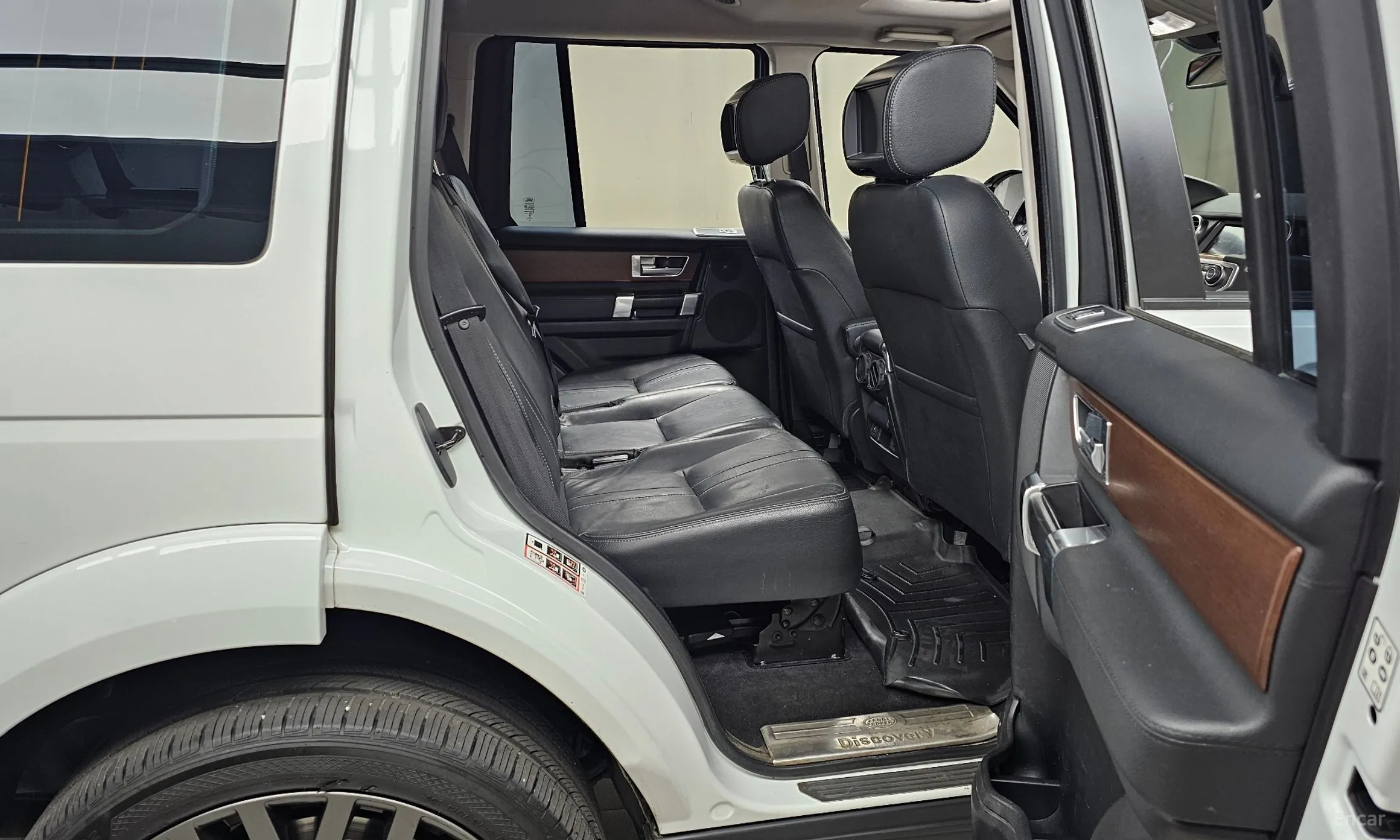 Land Rover Discovery 4 превью 12