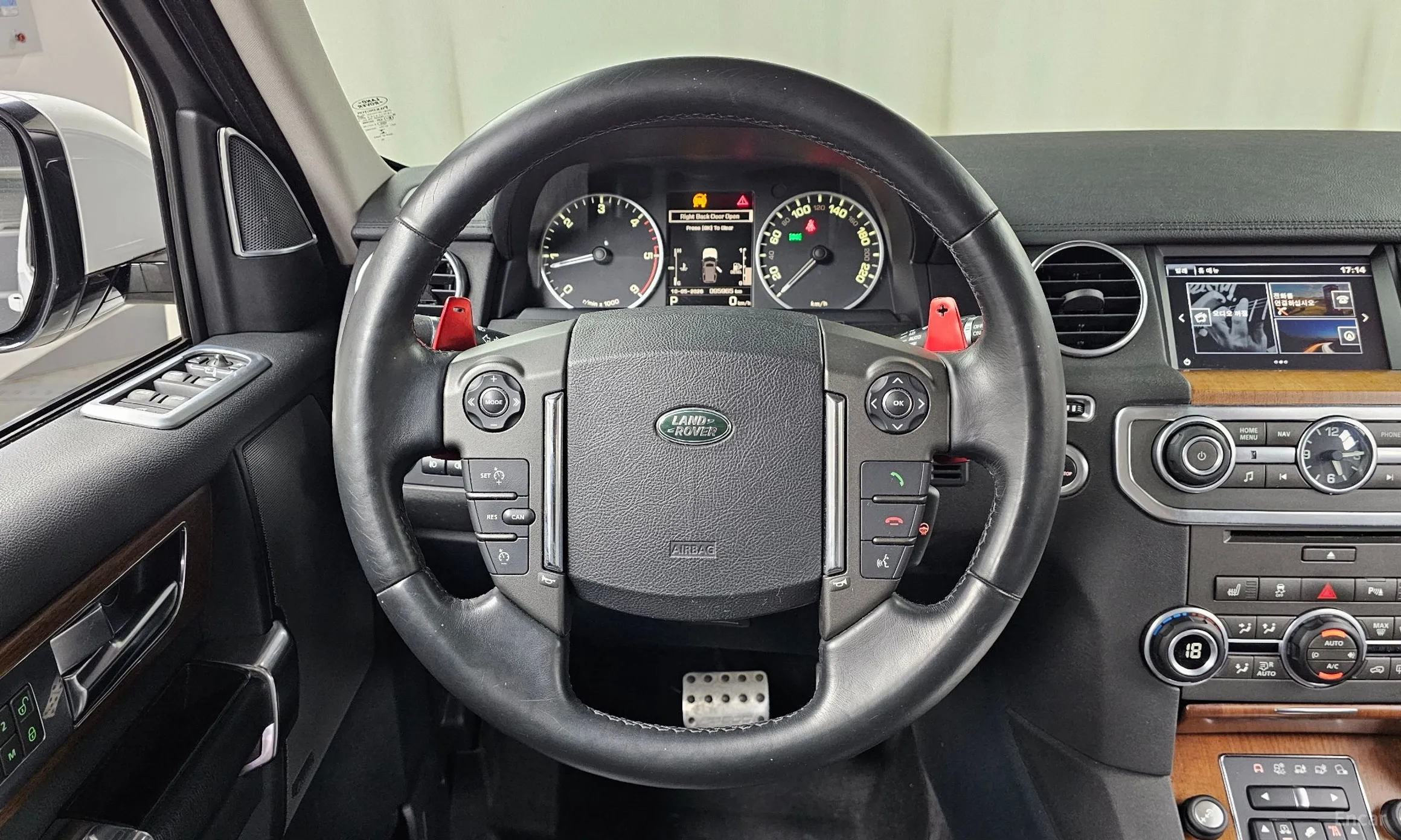 Land Rover Discovery 4 превью 13