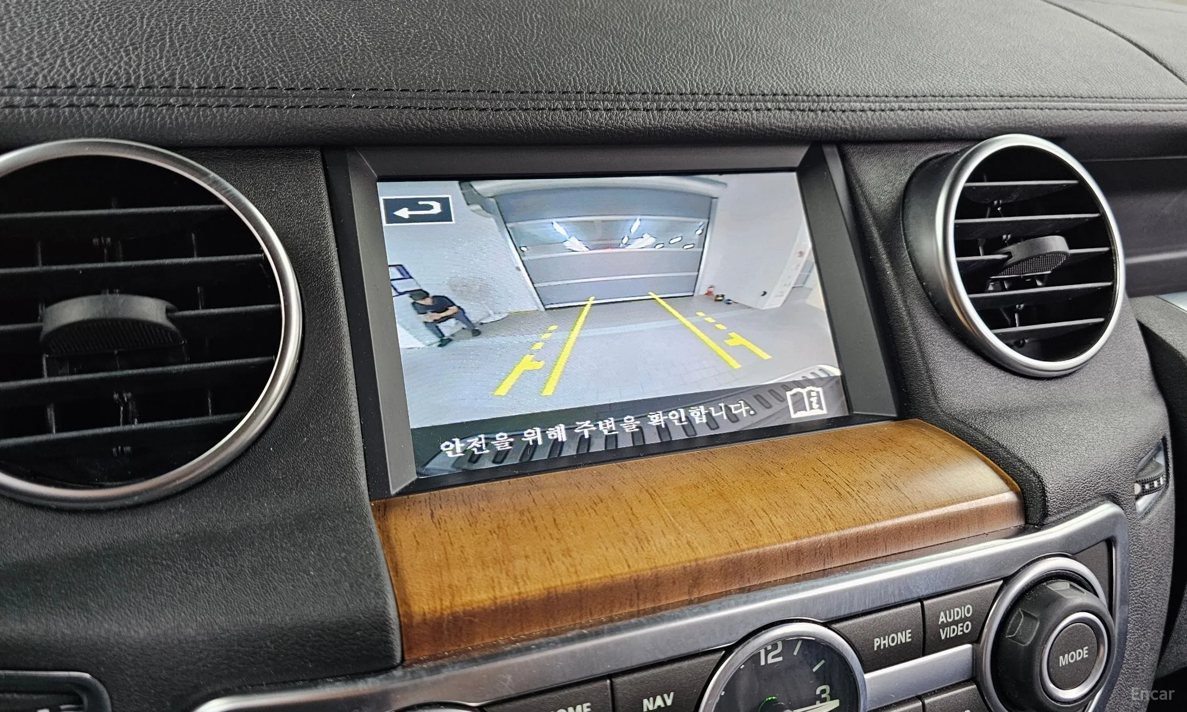 Land Rover Discovery 4 превью 16