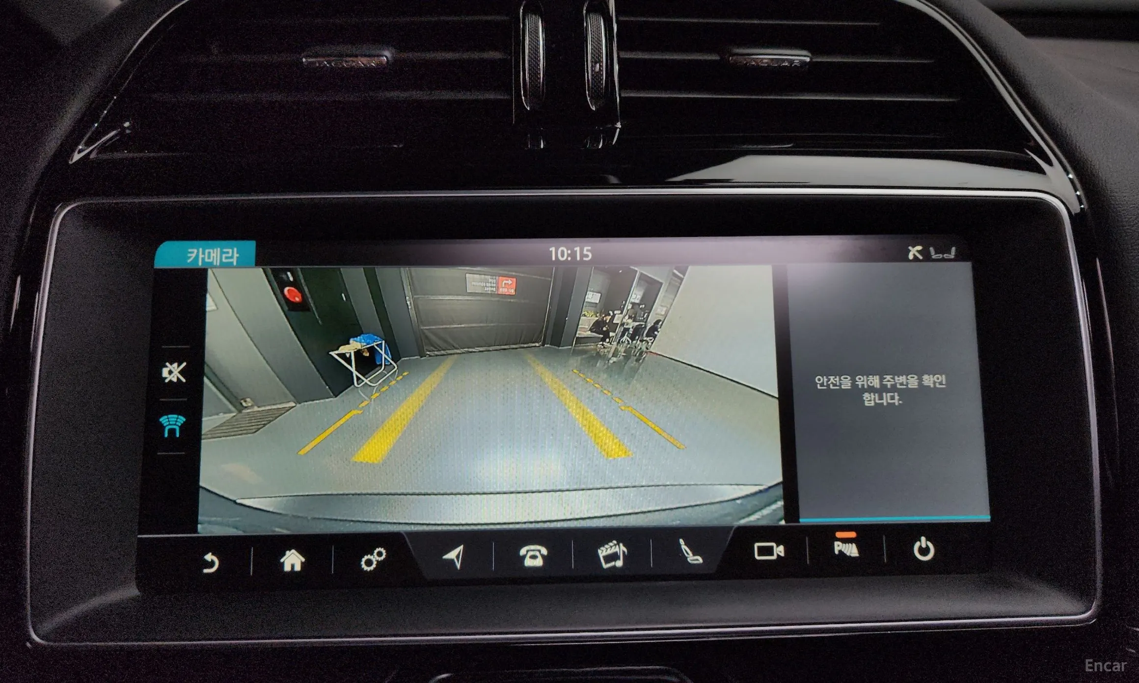 Jaguar XE превью 16