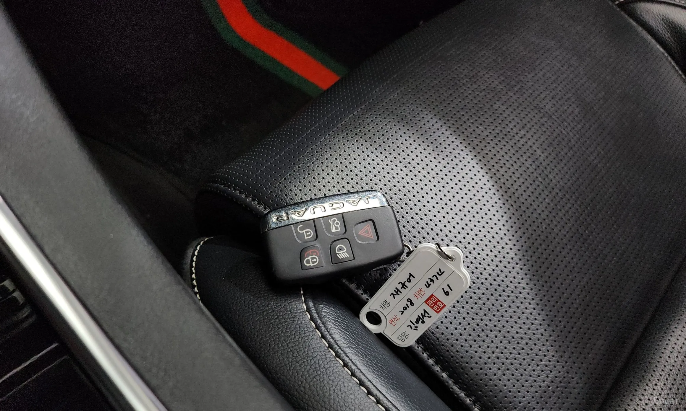 Jaguar XE превью 17