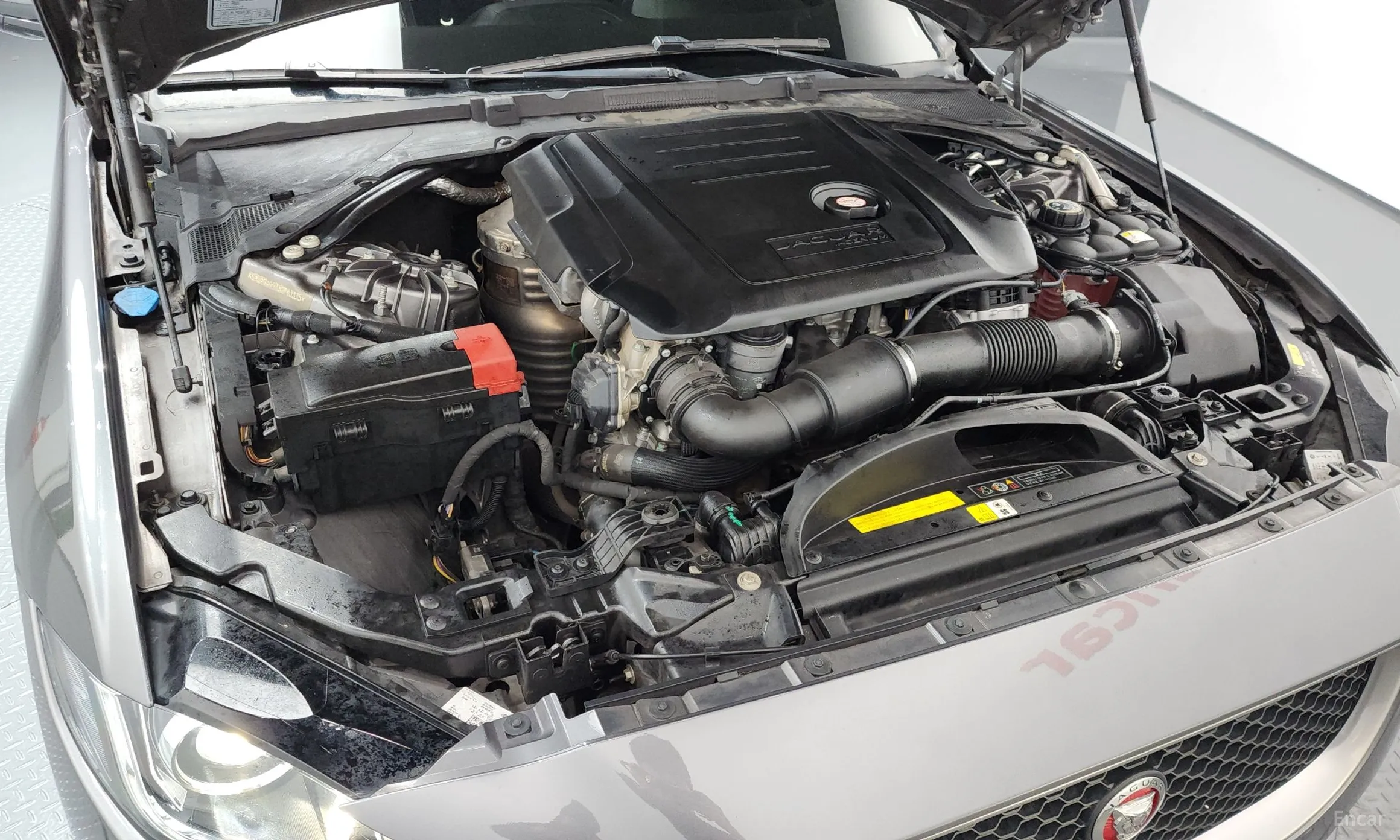 Jaguar XE превью 6
