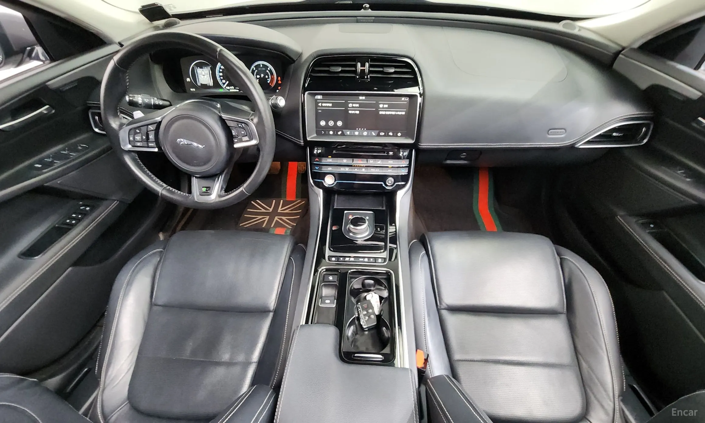 Jaguar XE превью 7