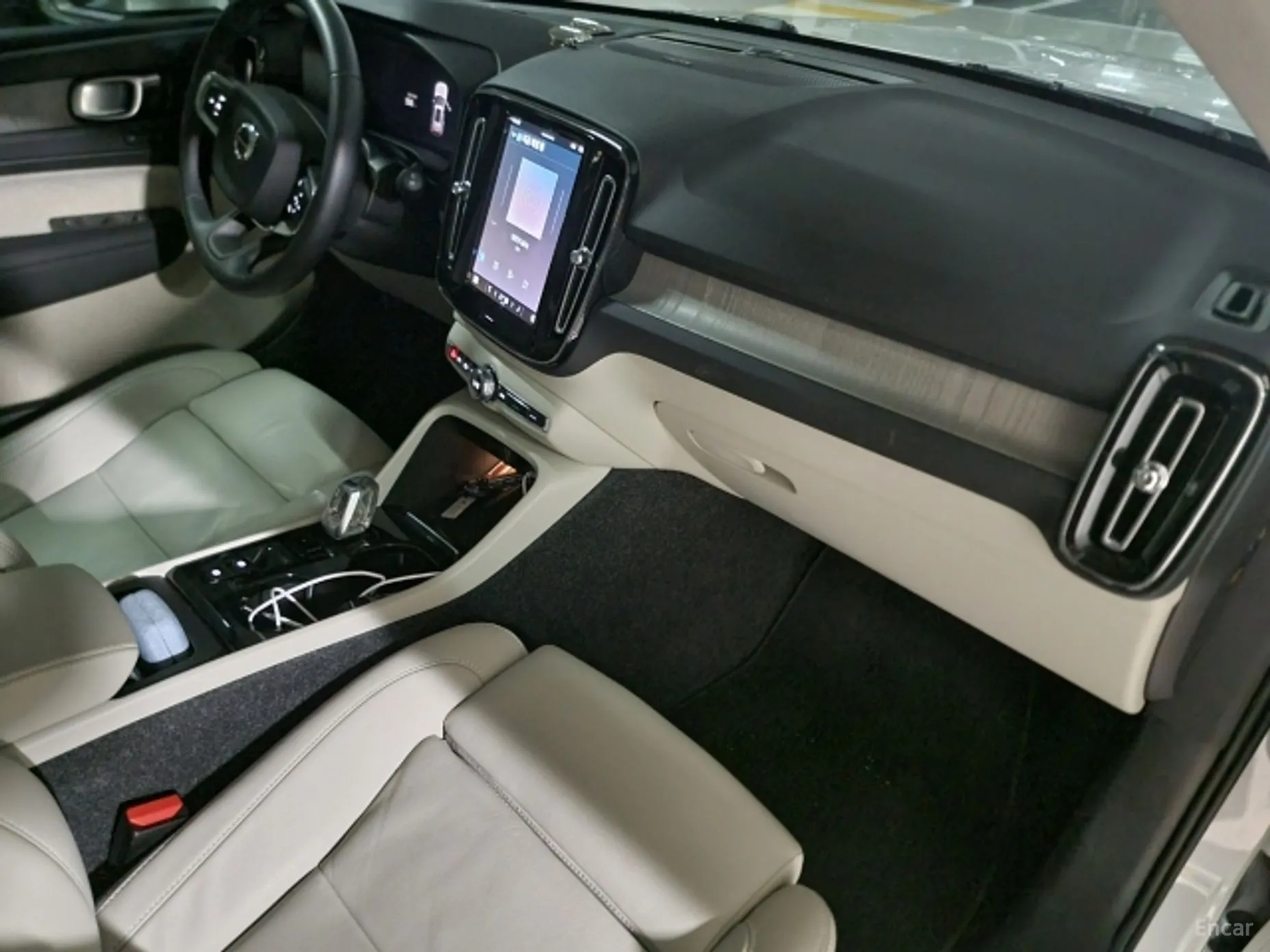 Volvo XC40 превью 7