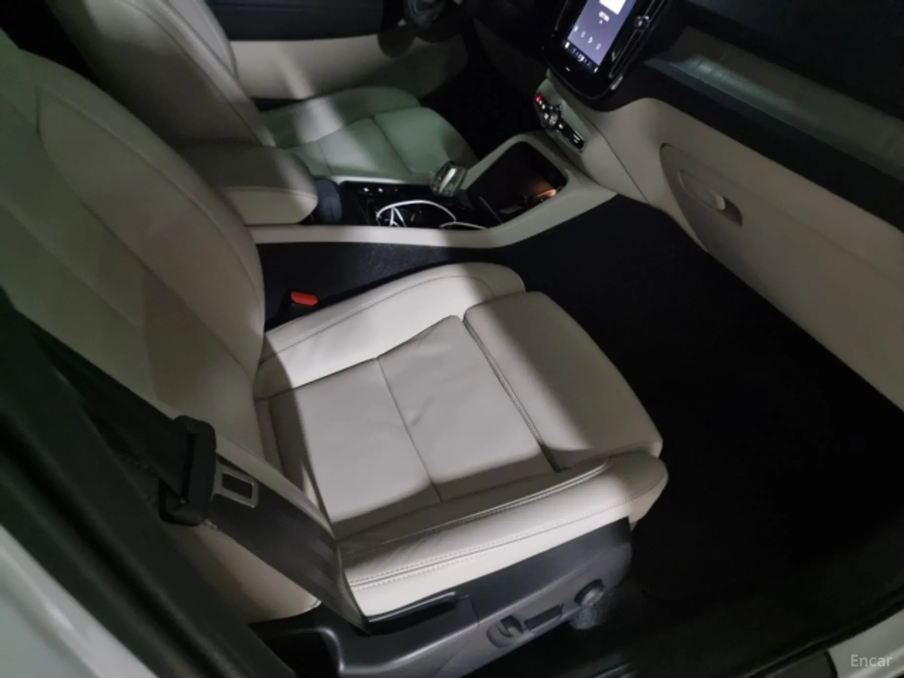 Volvo XC40 превью 8