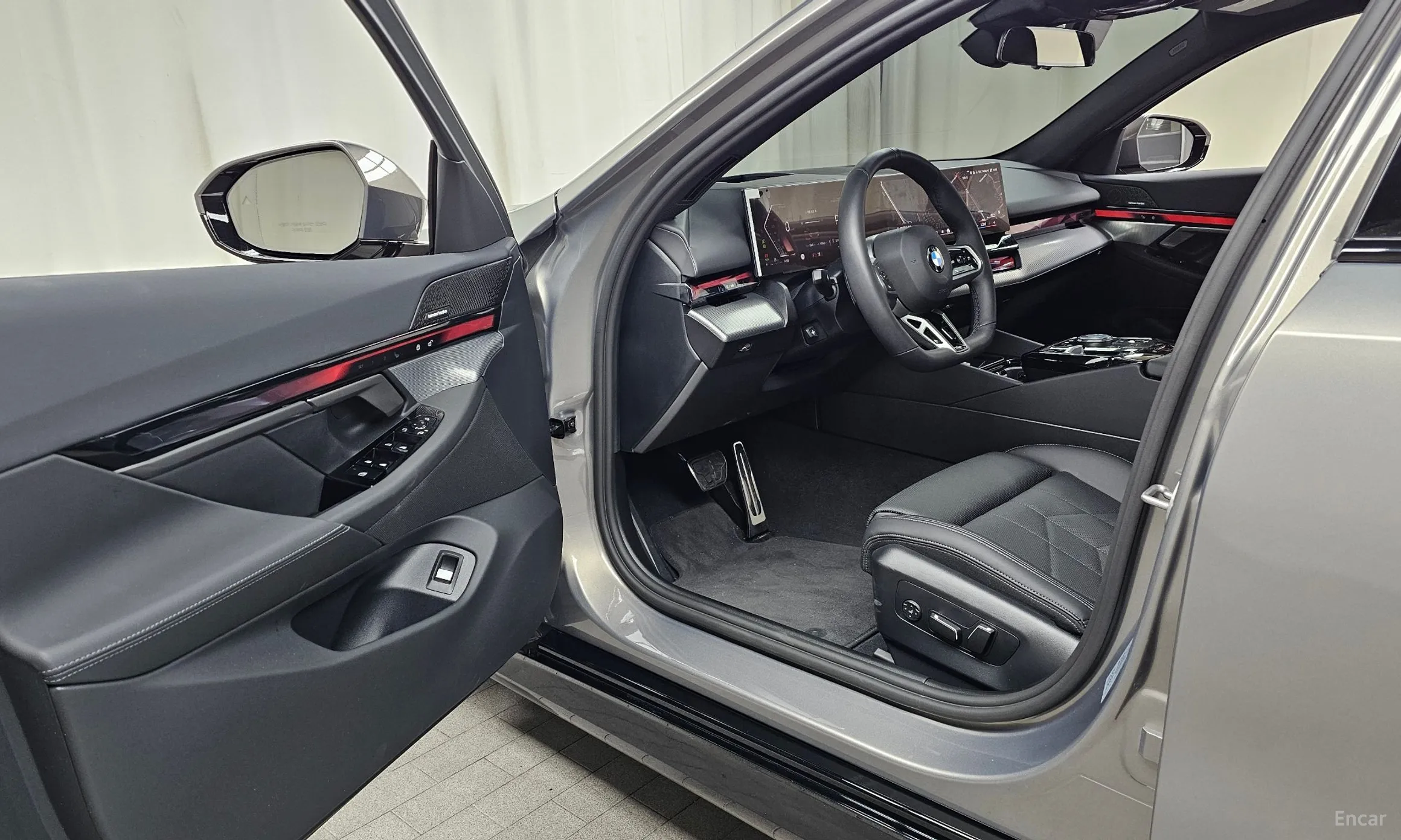 BMW 5 Series (G60) превью 10