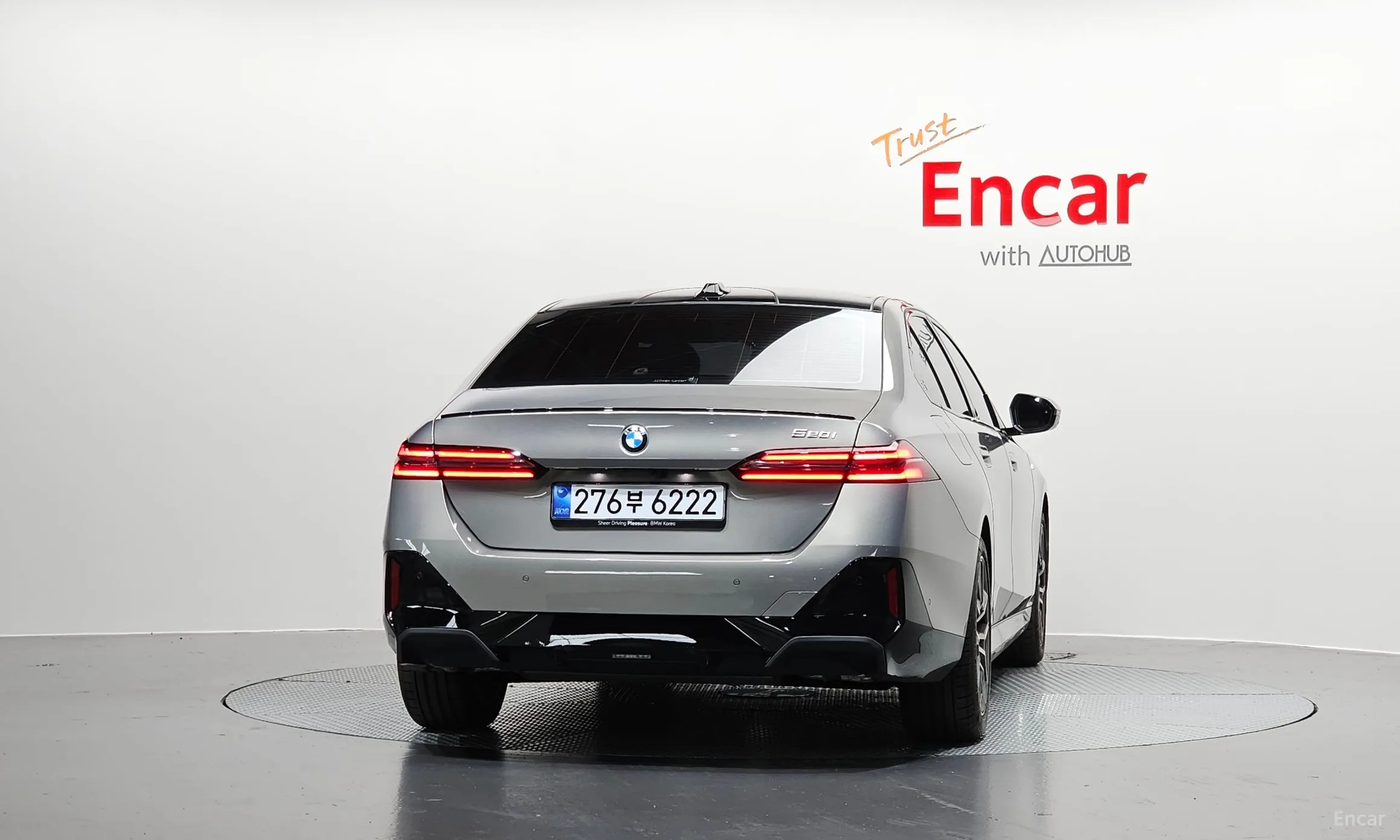 BMW 5 Series (G60) превью 4
