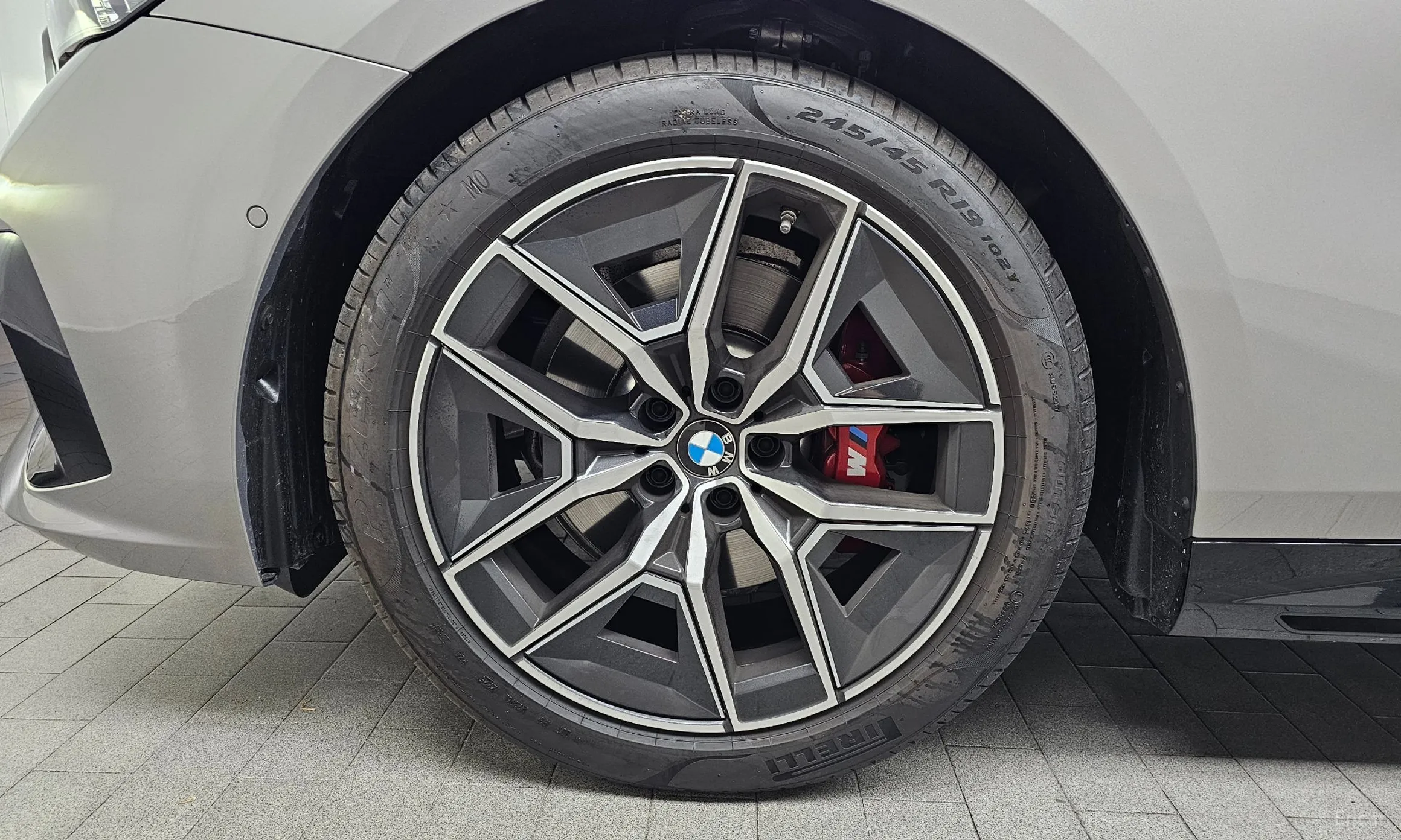 BMW 5 Series (G60) превью 5