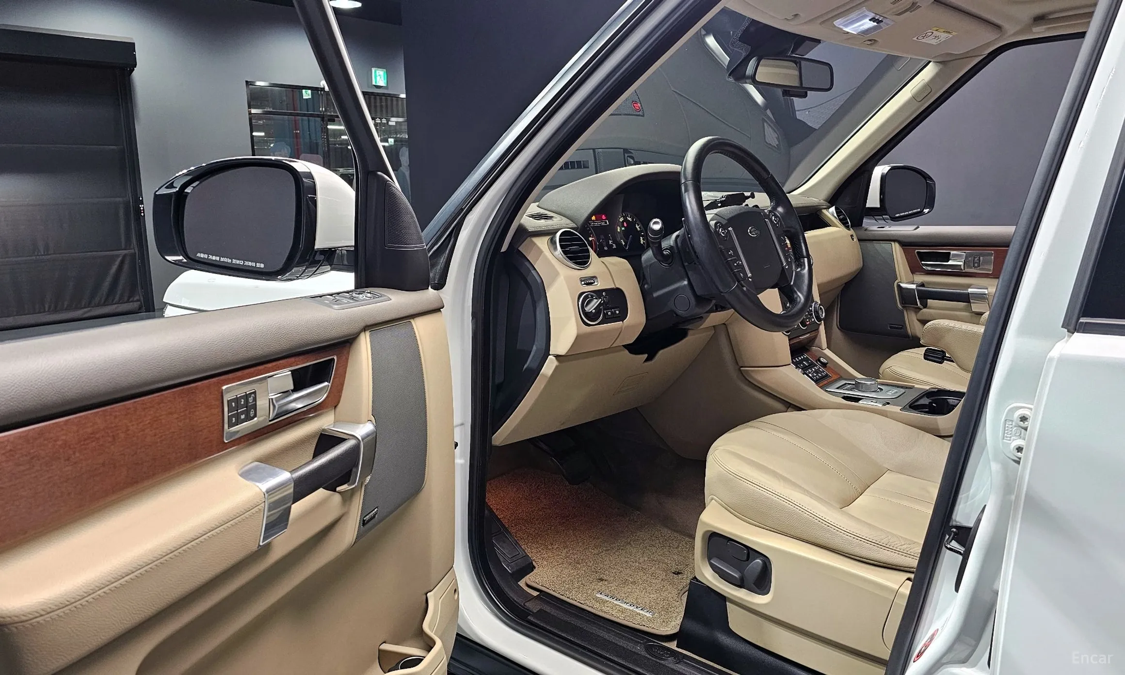 Land Rover Discovery 4 превью 10