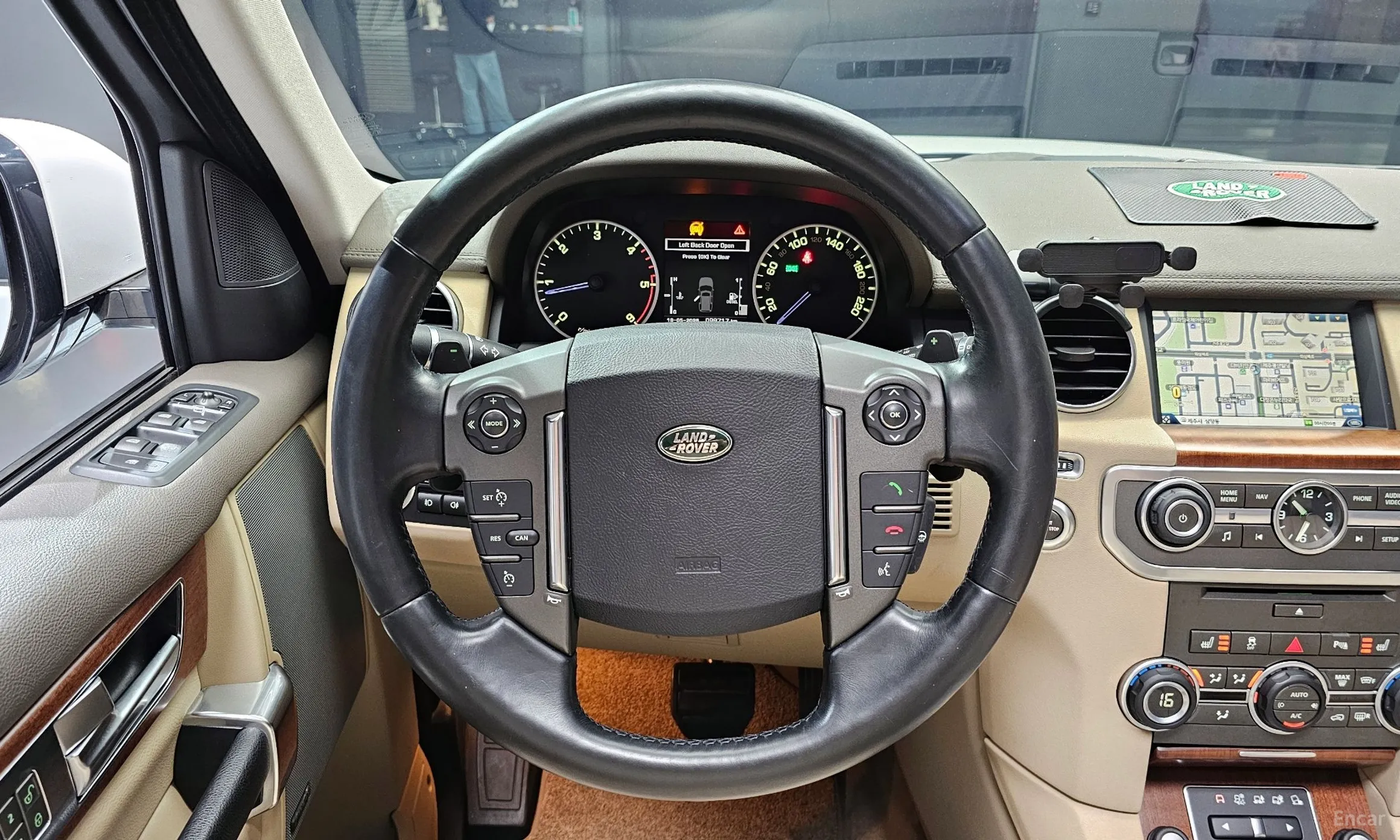 Land Rover Discovery 4 превью 12