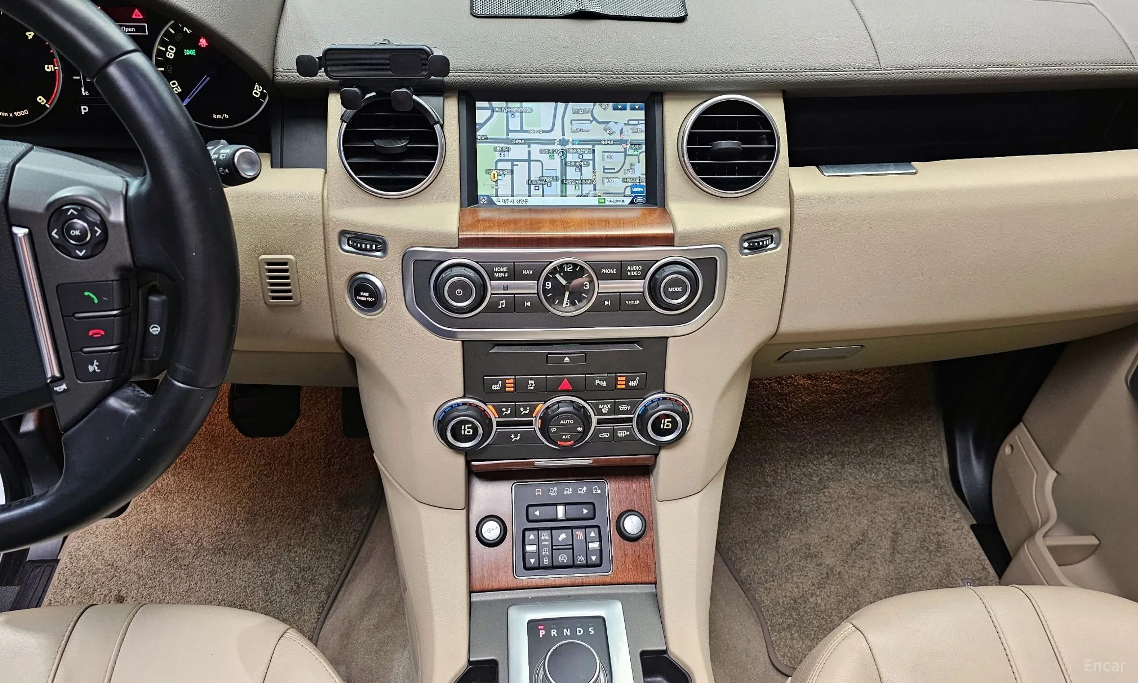 Land Rover Discovery 4 превью 13